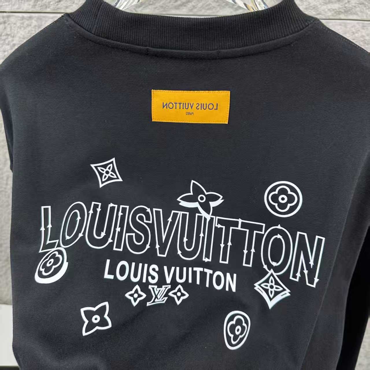 Long sleeved round neck hoodie for both men and women