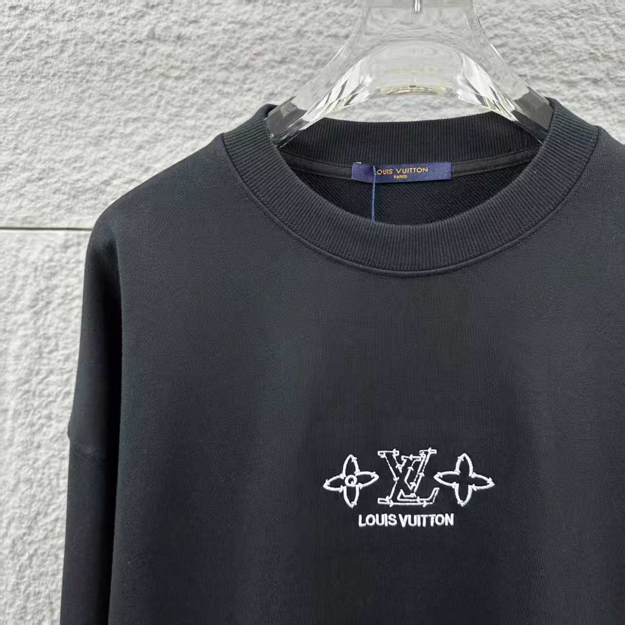 Long sleeved round neck hoodie for both men and women