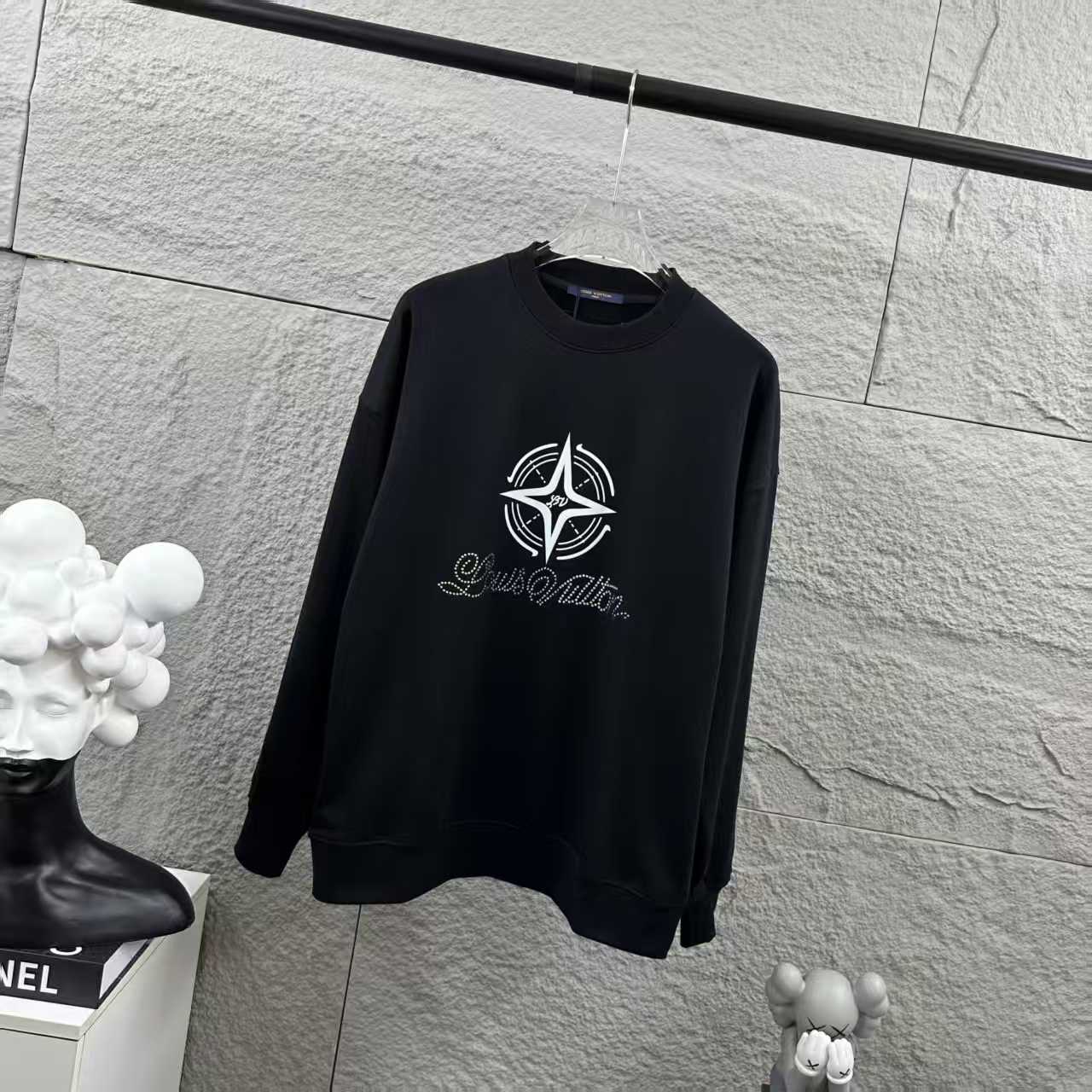 Long sleeved round neck hoodie for both men and women