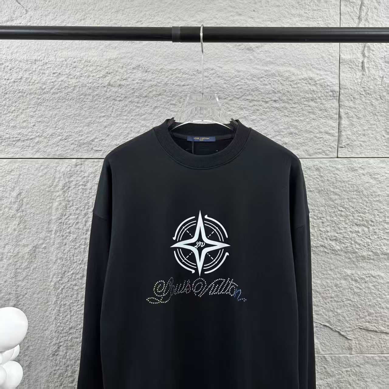Long sleeved round neck hoodie for both men and women