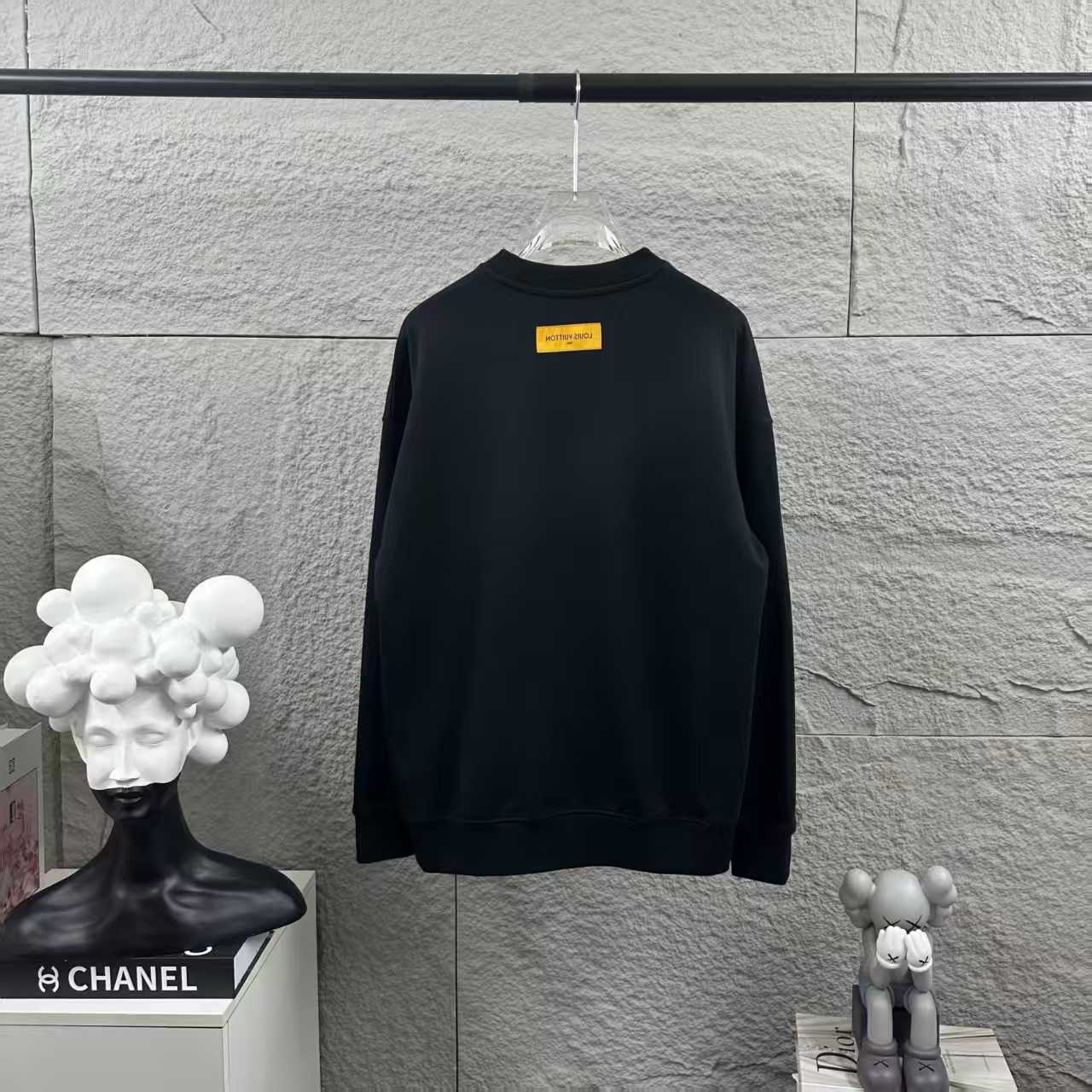 Long sleeved round neck hoodie for both men and women