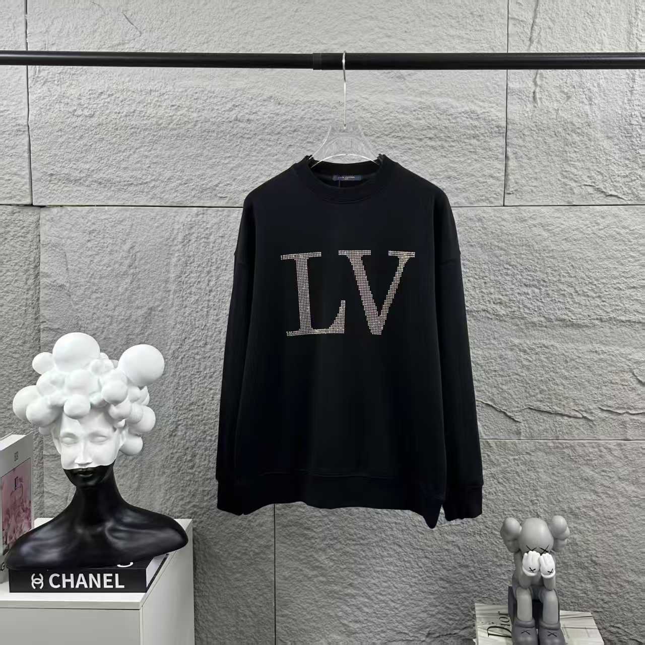 Long sleeved round neck hoodie for both men and women