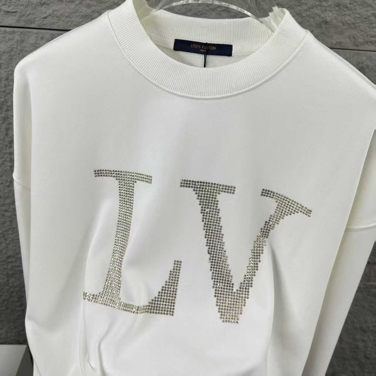 Long sleeved round neck hoodie for both men and women