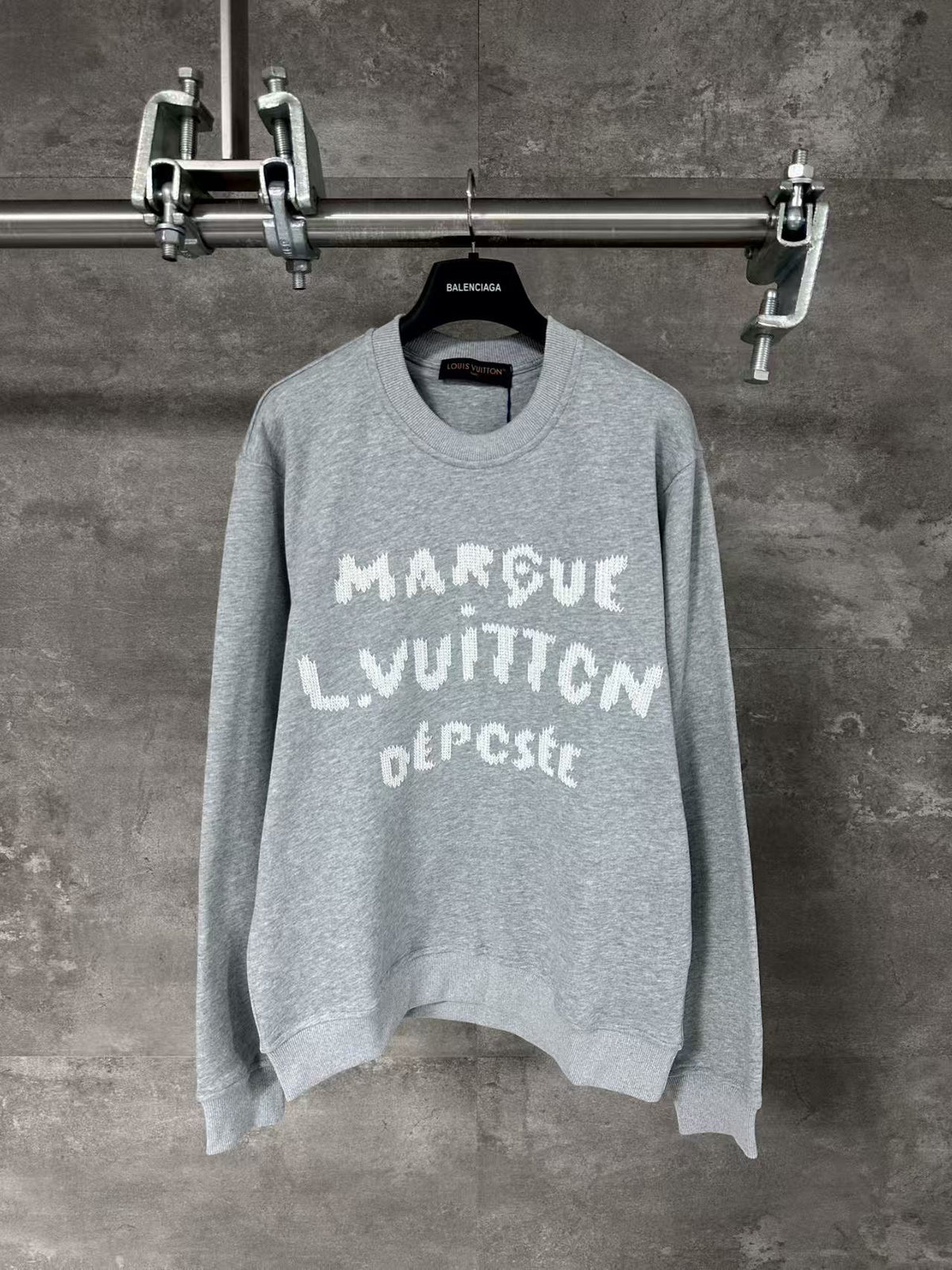 New embroidered round neck hoodie