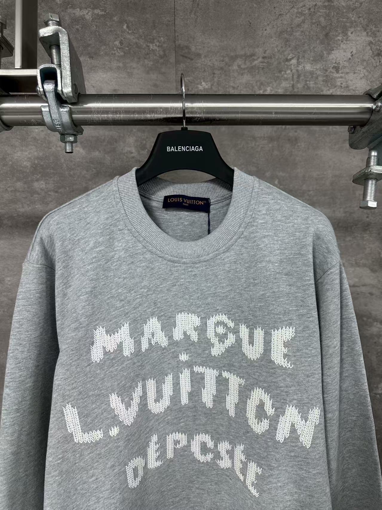 New embroidered round neck hoodie