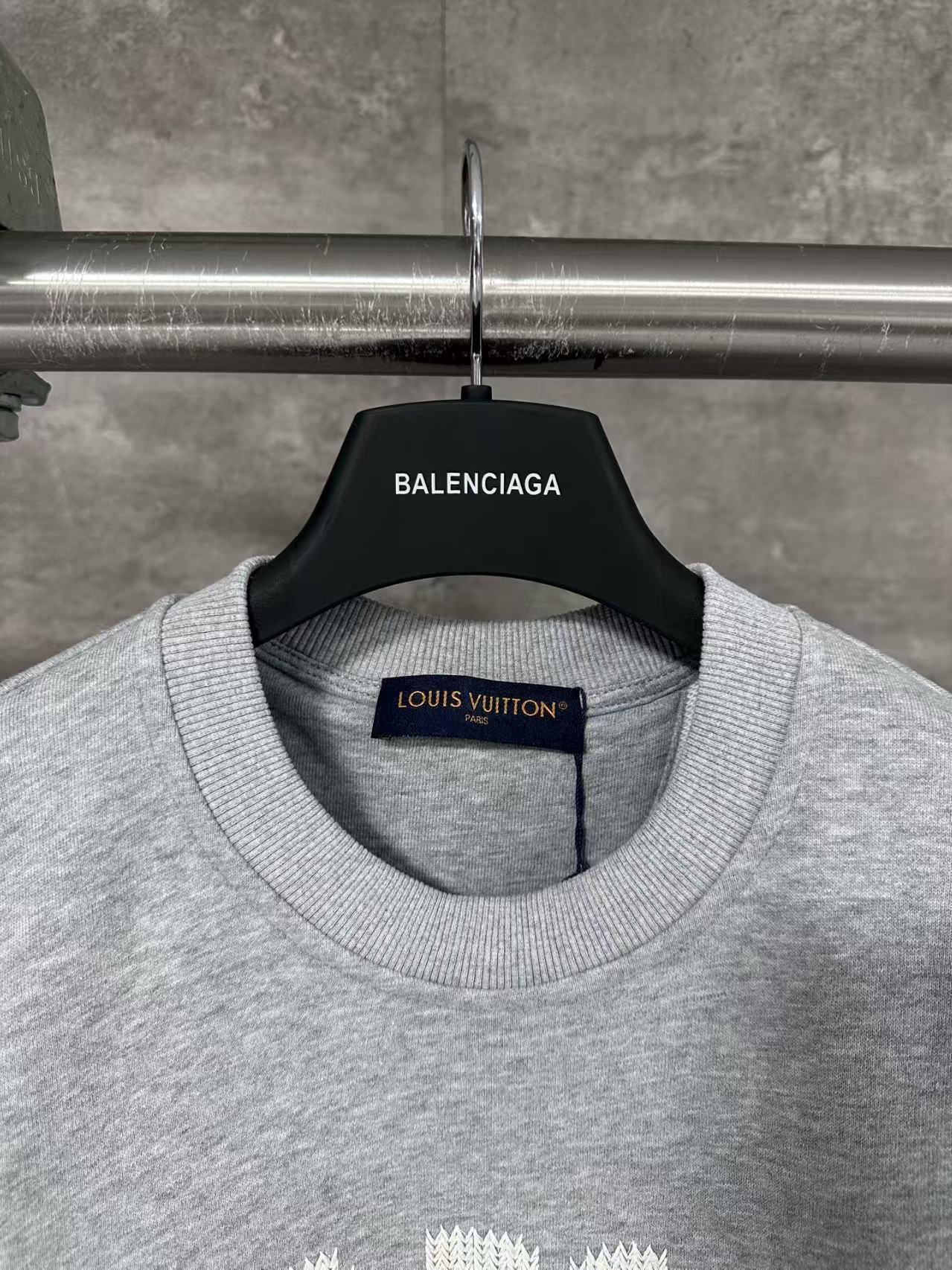 New embroidered round neck hoodie