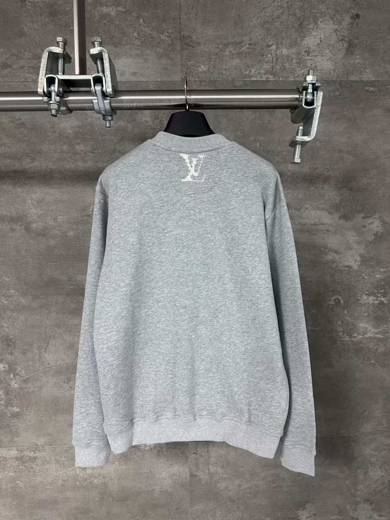New embroidered round neck hoodie