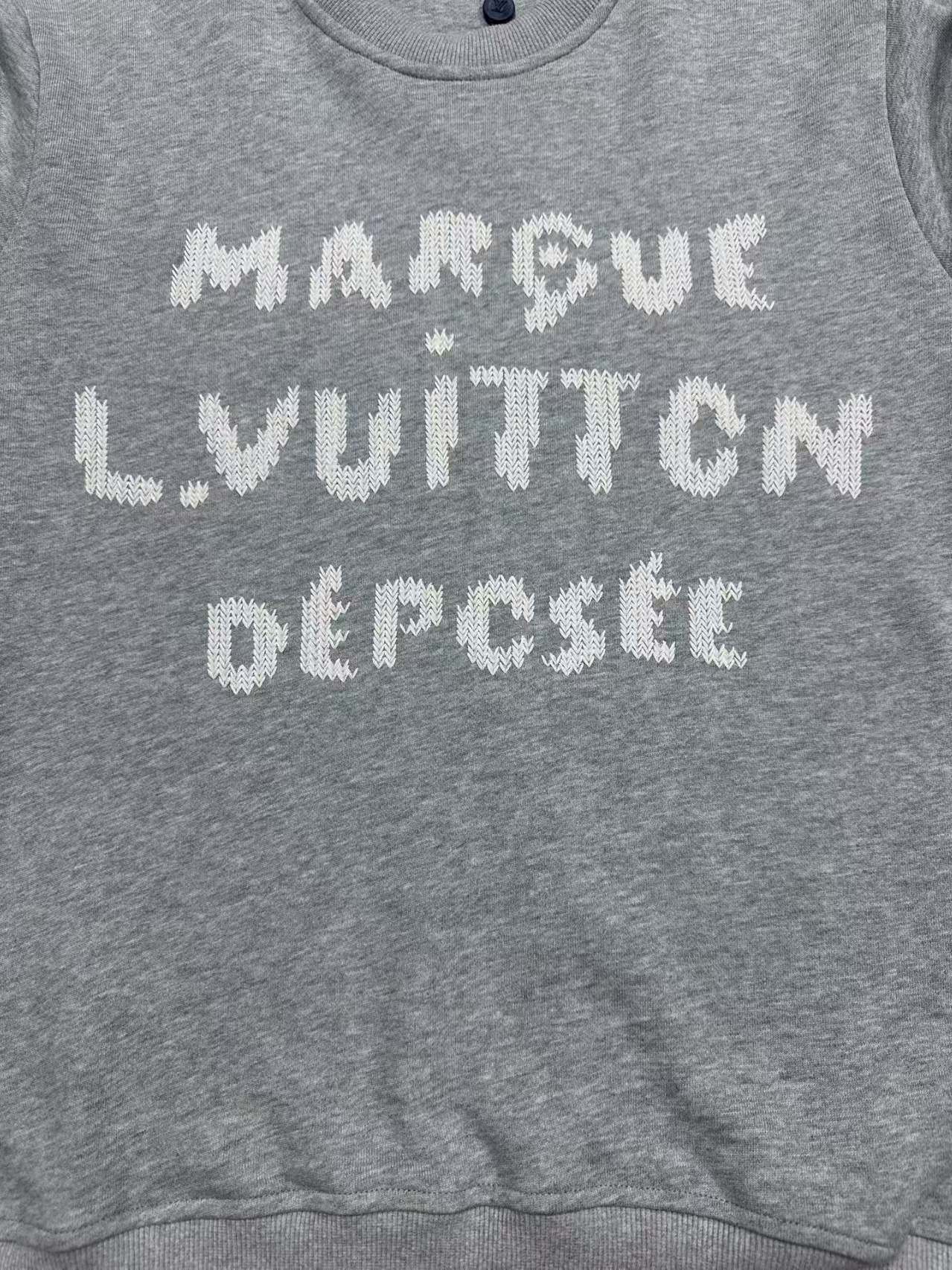 New embroidered round neck hoodie