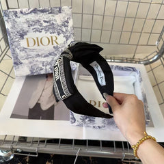 New knot headband