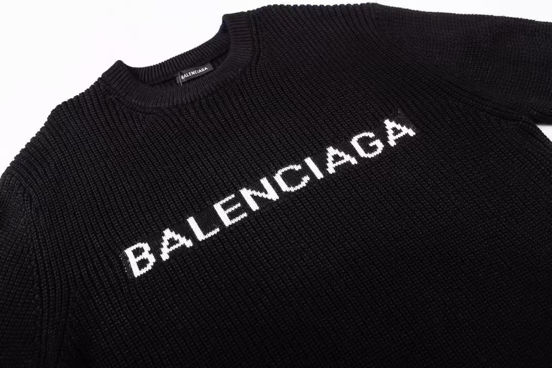 Loose and fashionable knitted sweater