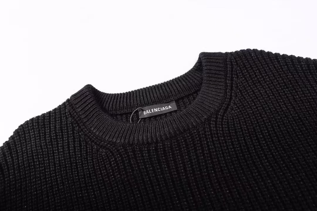 Loose and fashionable knitted sweater