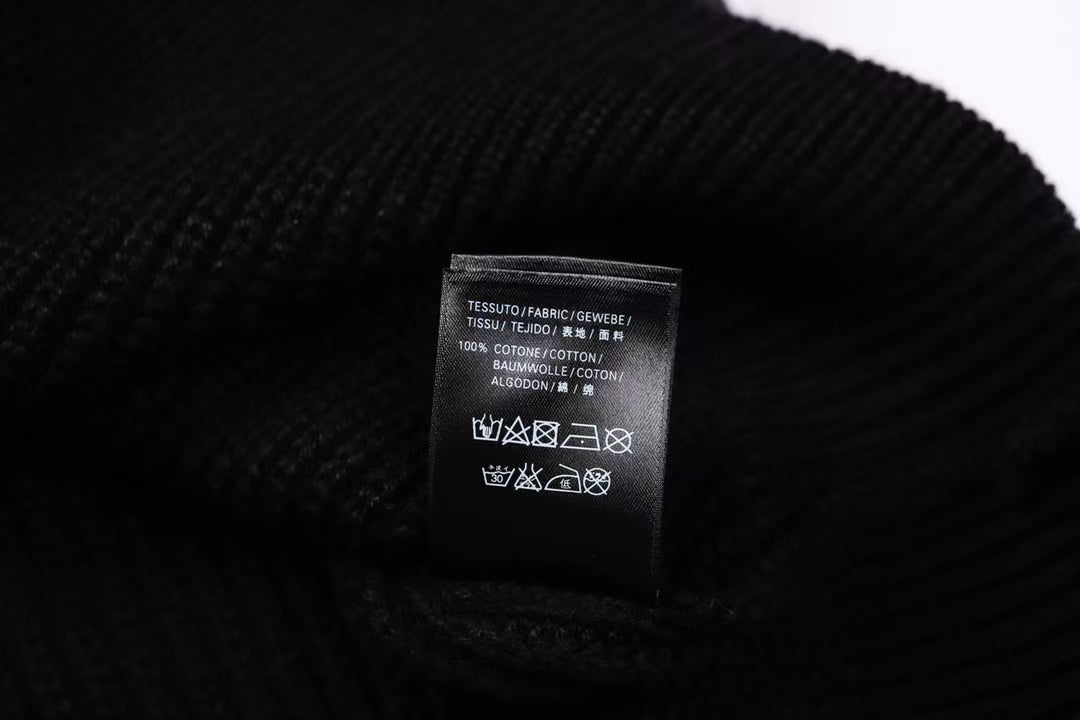 Loose and fashionable knitted sweater