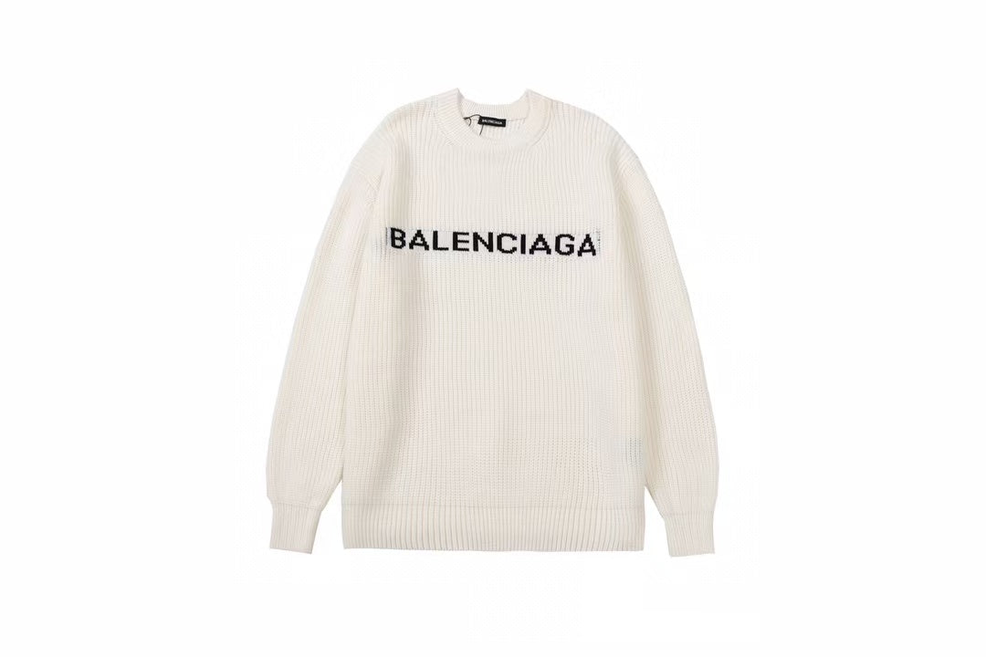Loose and fashionable knitted sweater