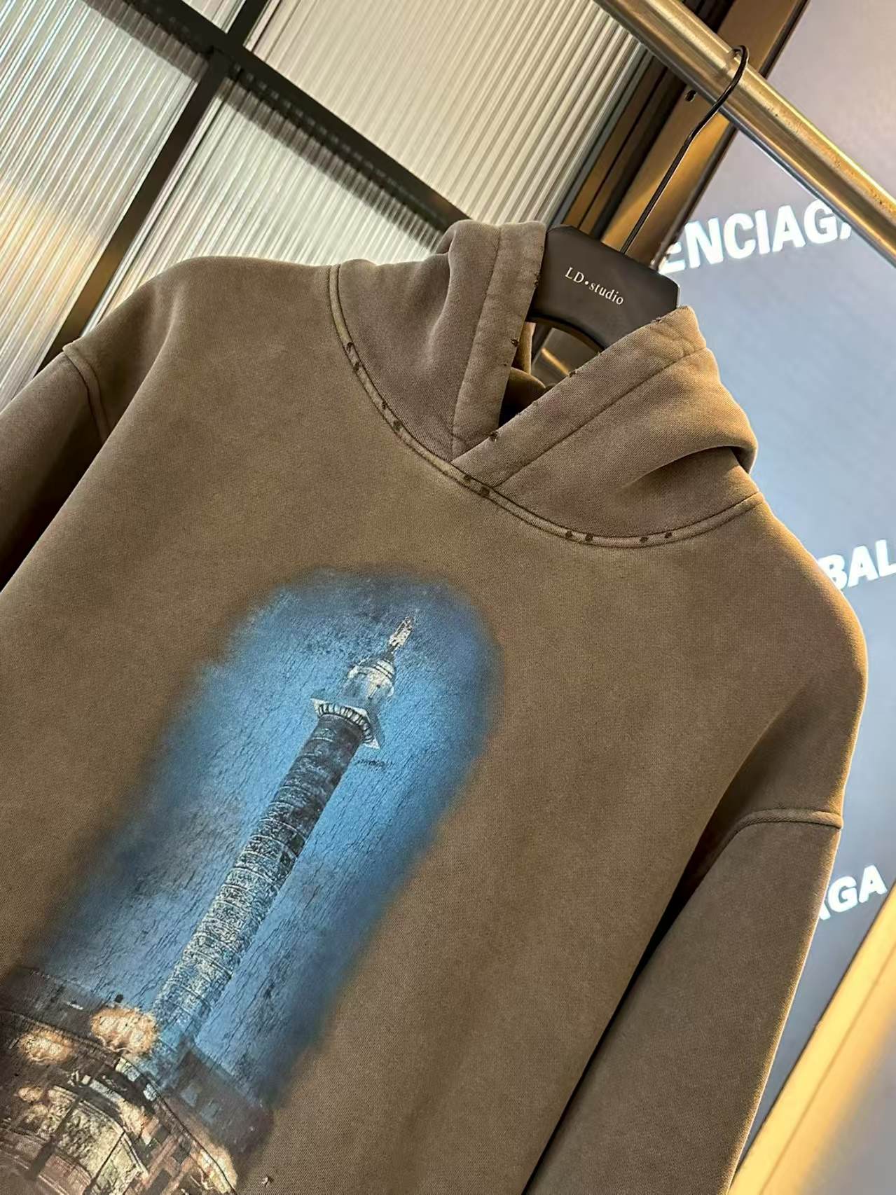 Mingzhu Lighthouse Night View Letter Hoodie