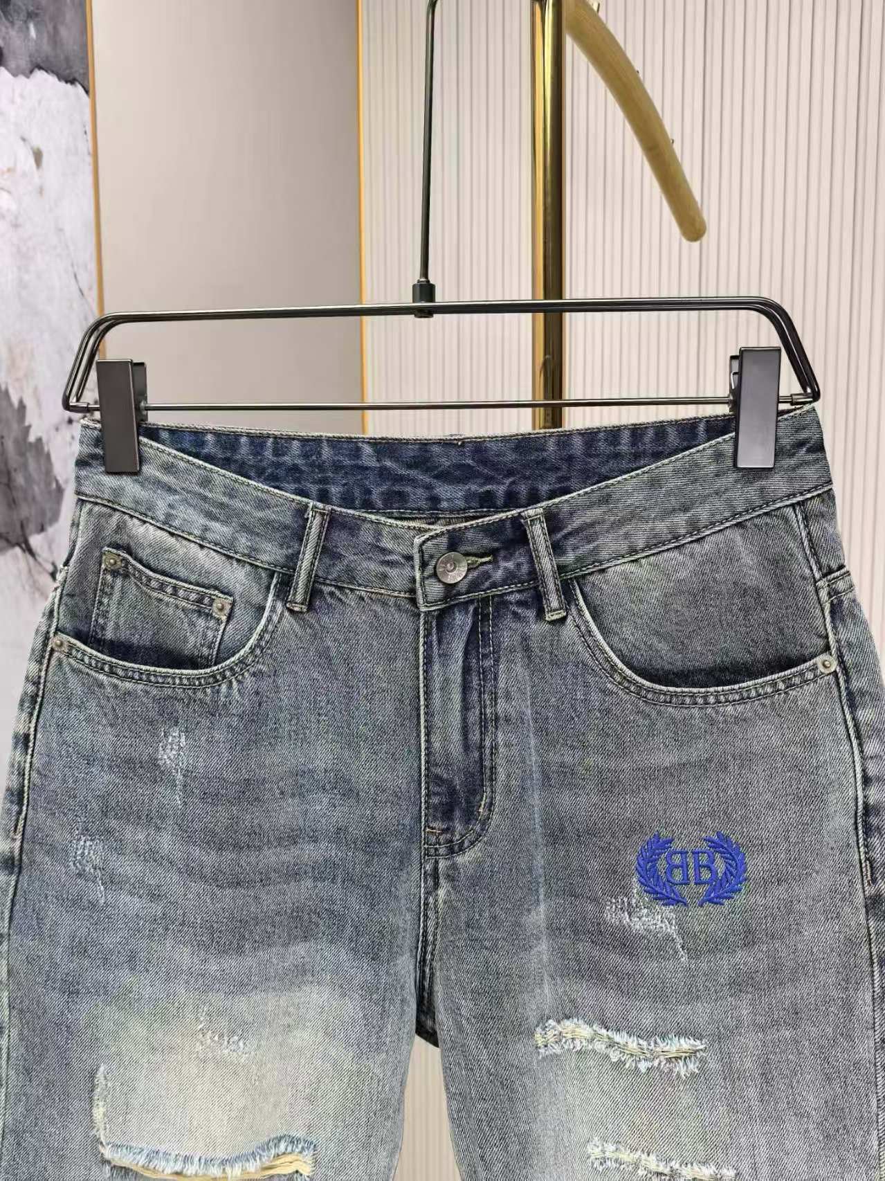 Ripped denim shorts