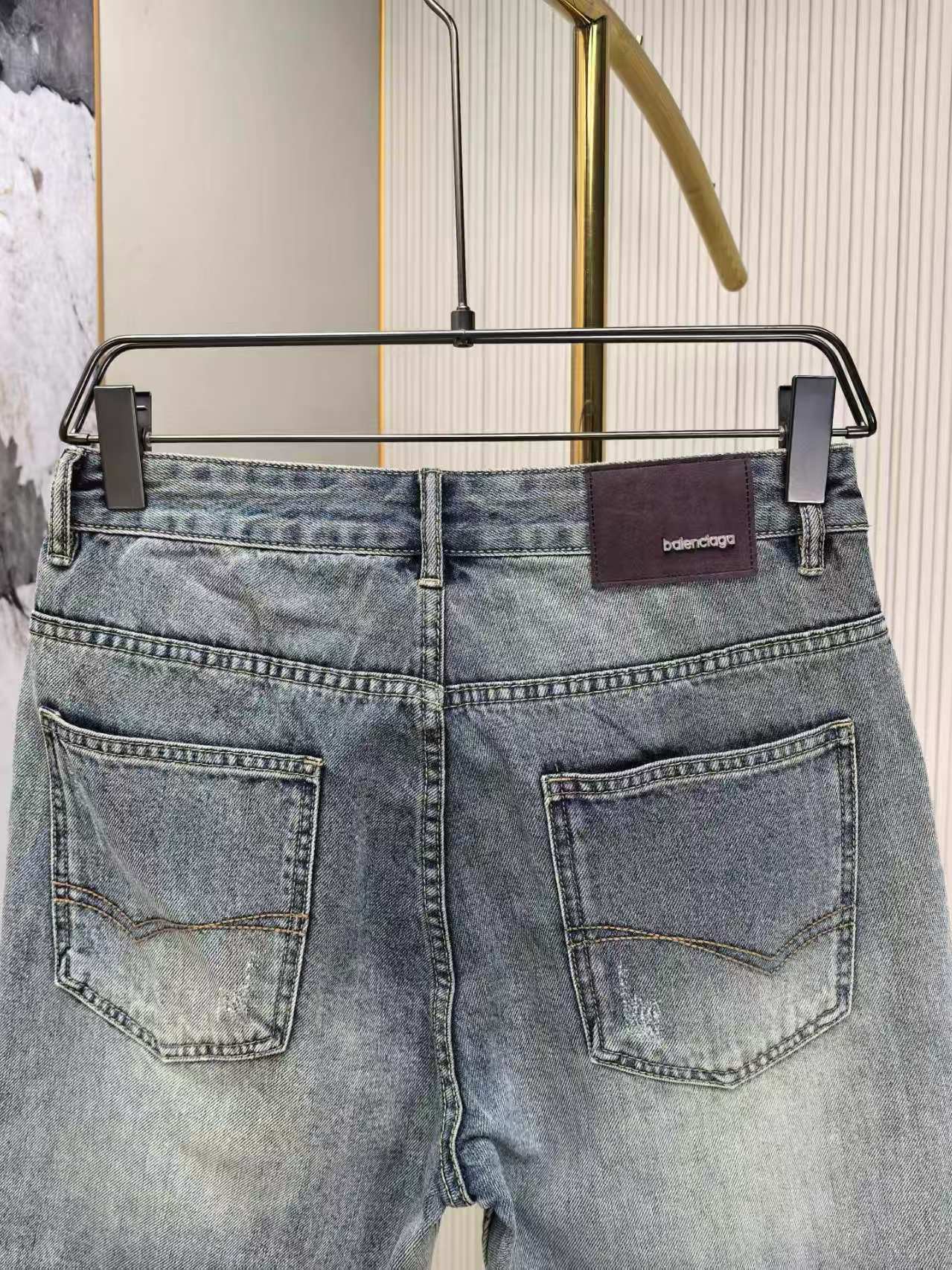 Ripped denim shorts