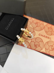 Circular pearl letter earrings