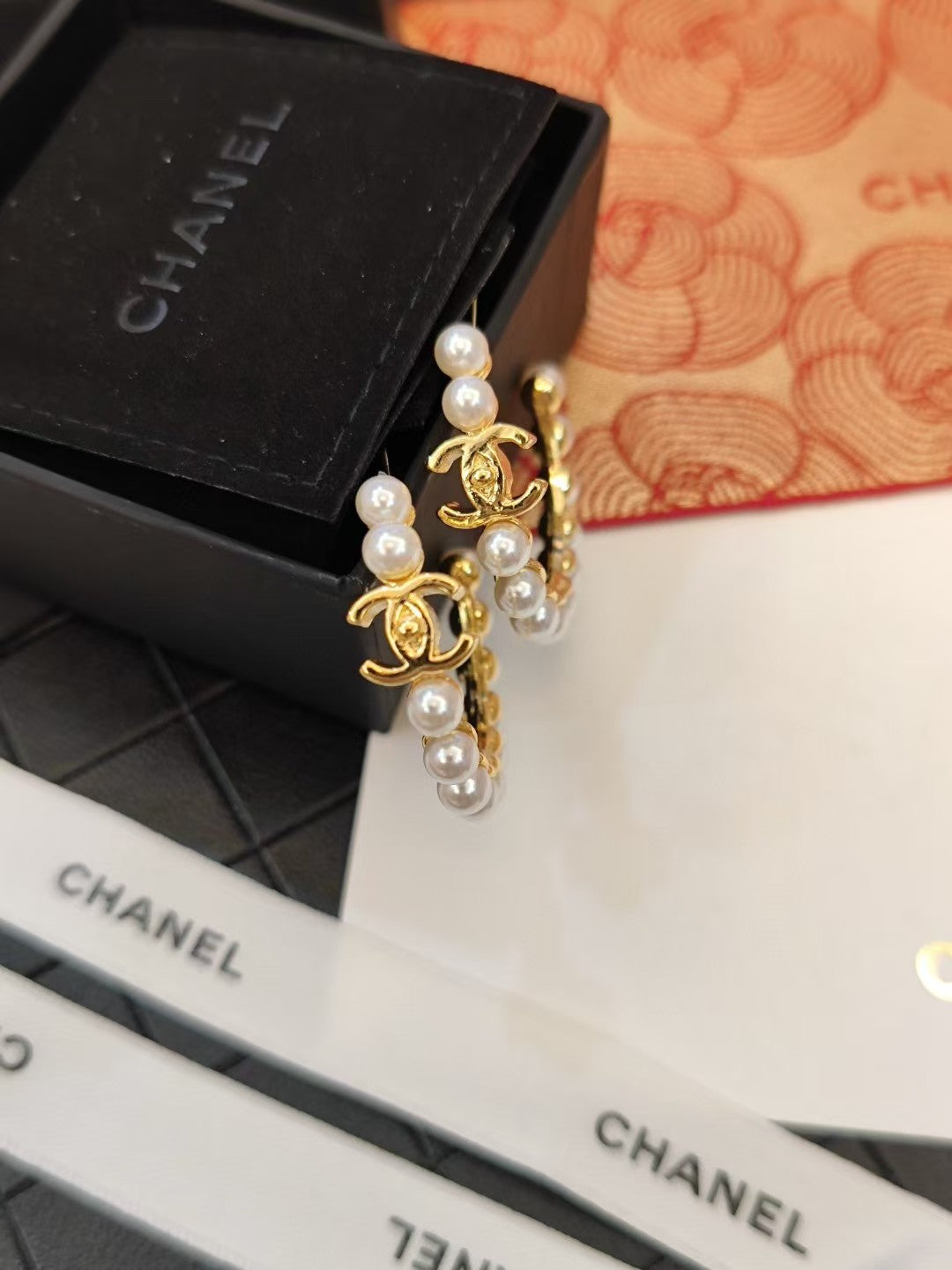 Circular pearl letter earrings