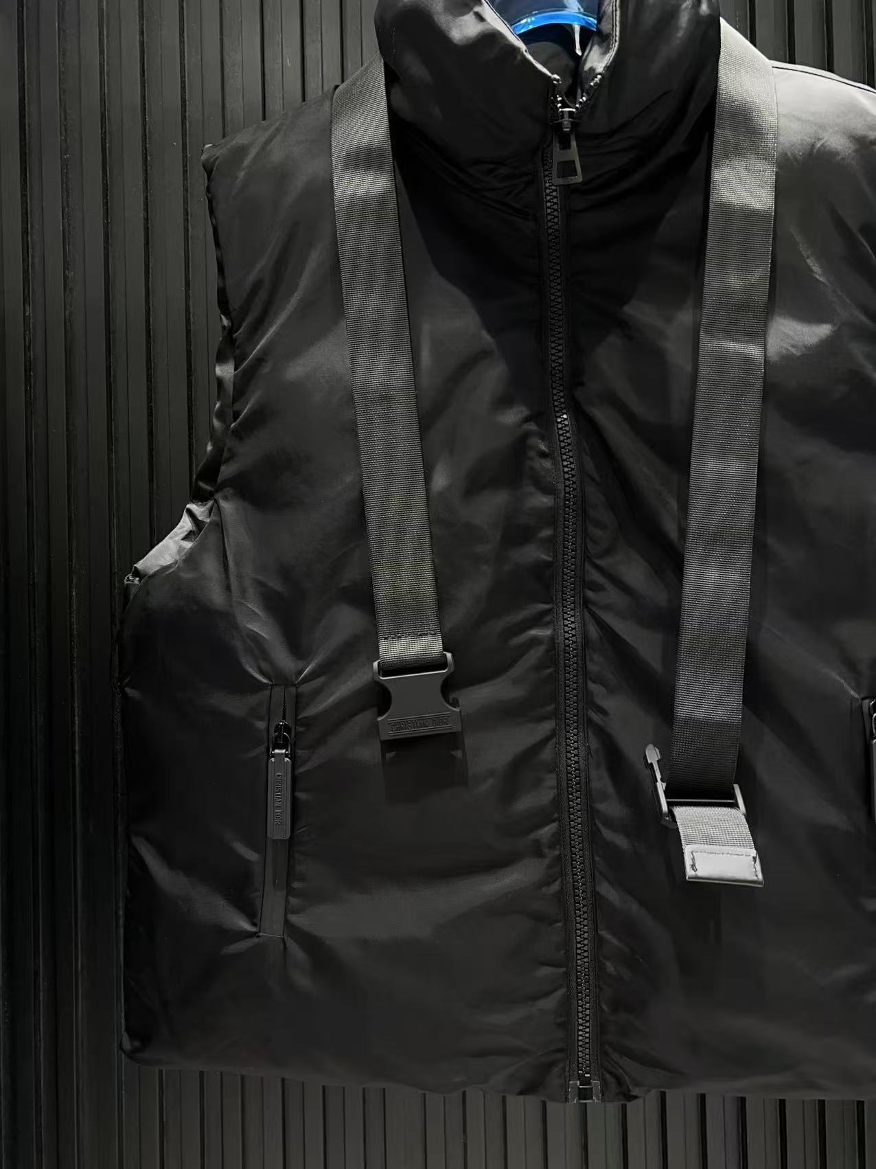 Stand up collar, waist belt, down vest