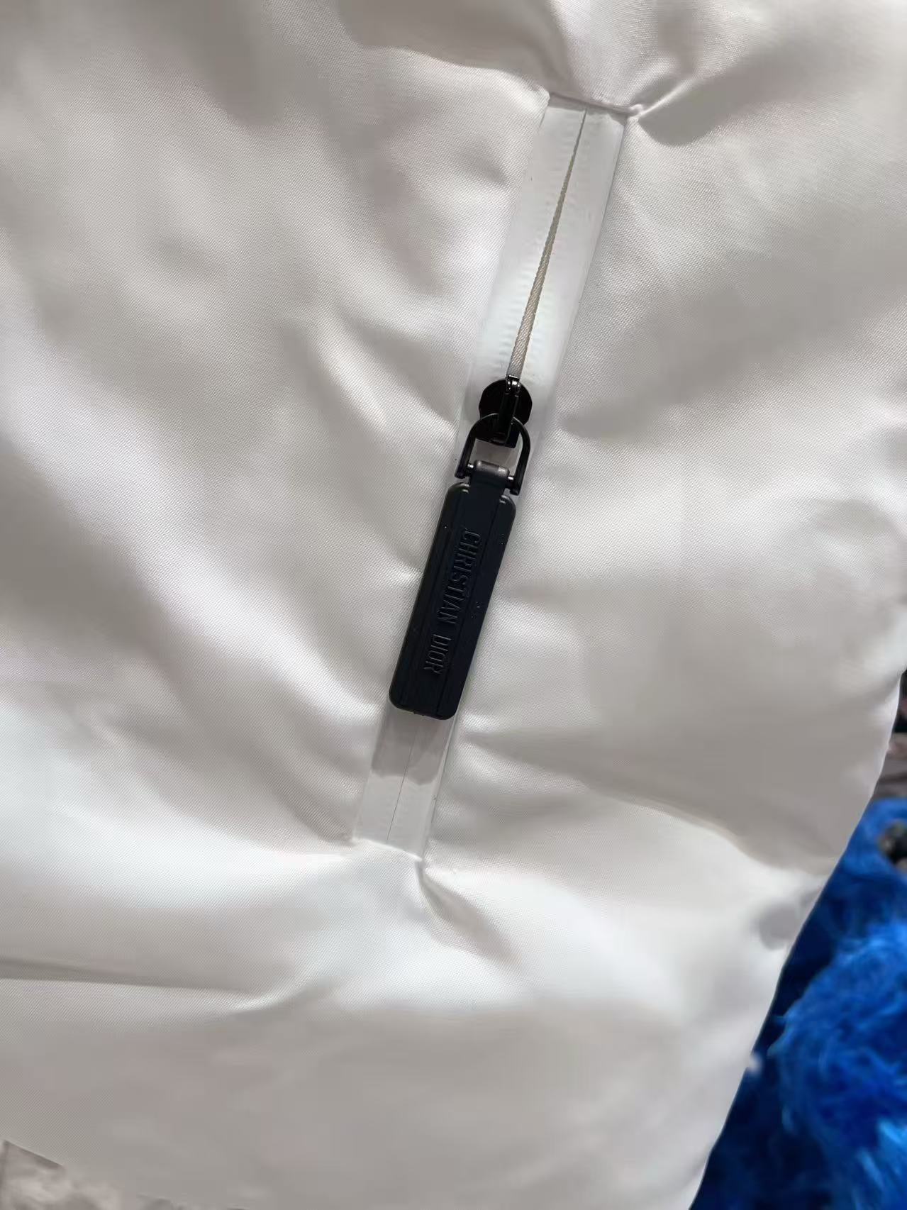 Stand up collar, waist belt, down vest