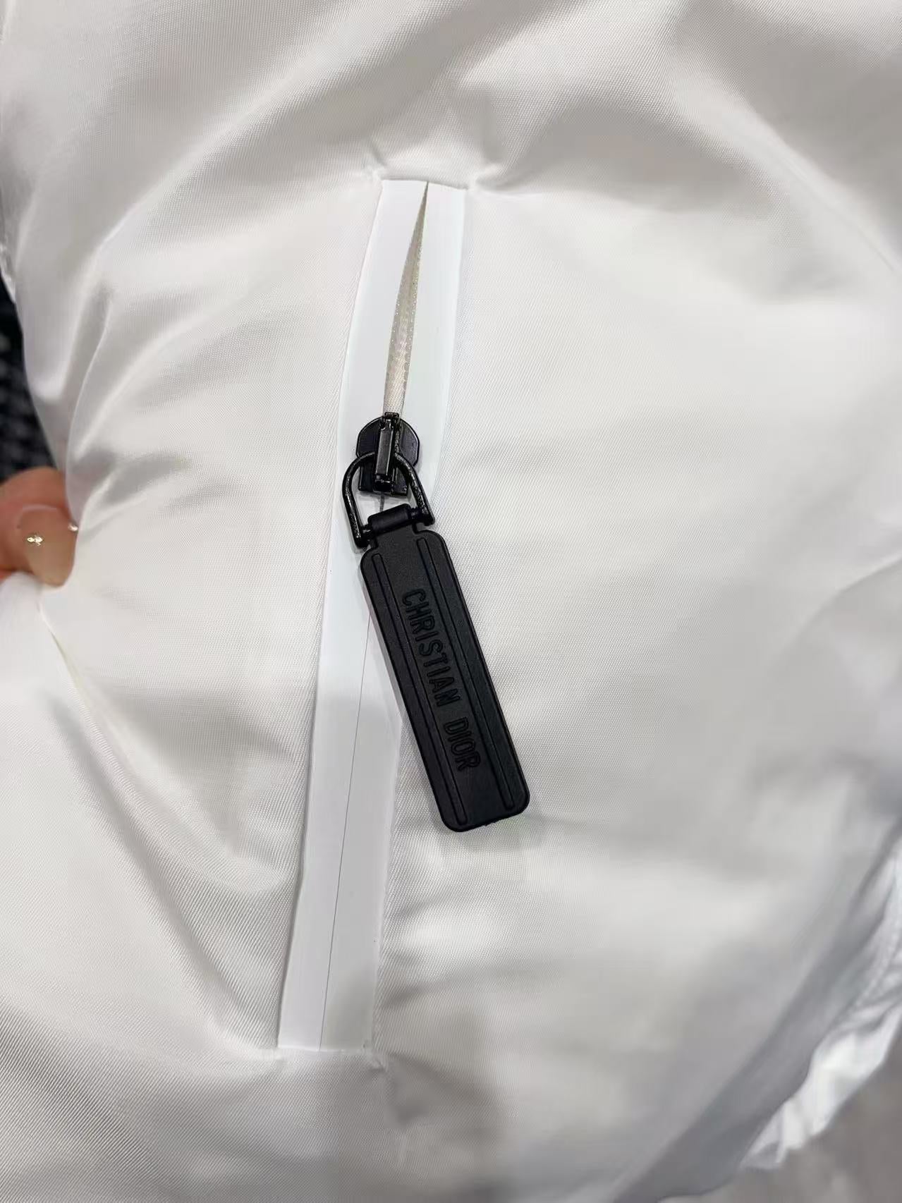 Stand up collar, waist belt, down vest