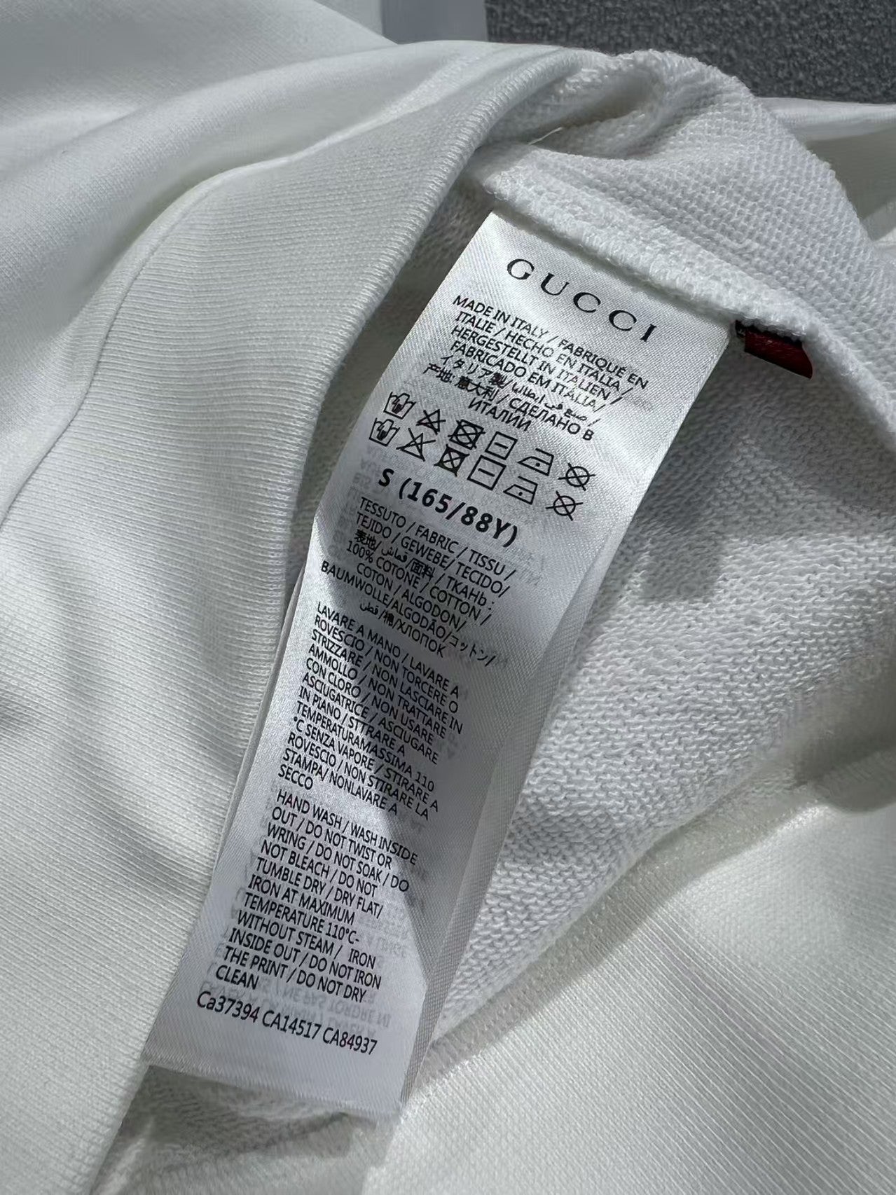 Color blocking letter print round neck