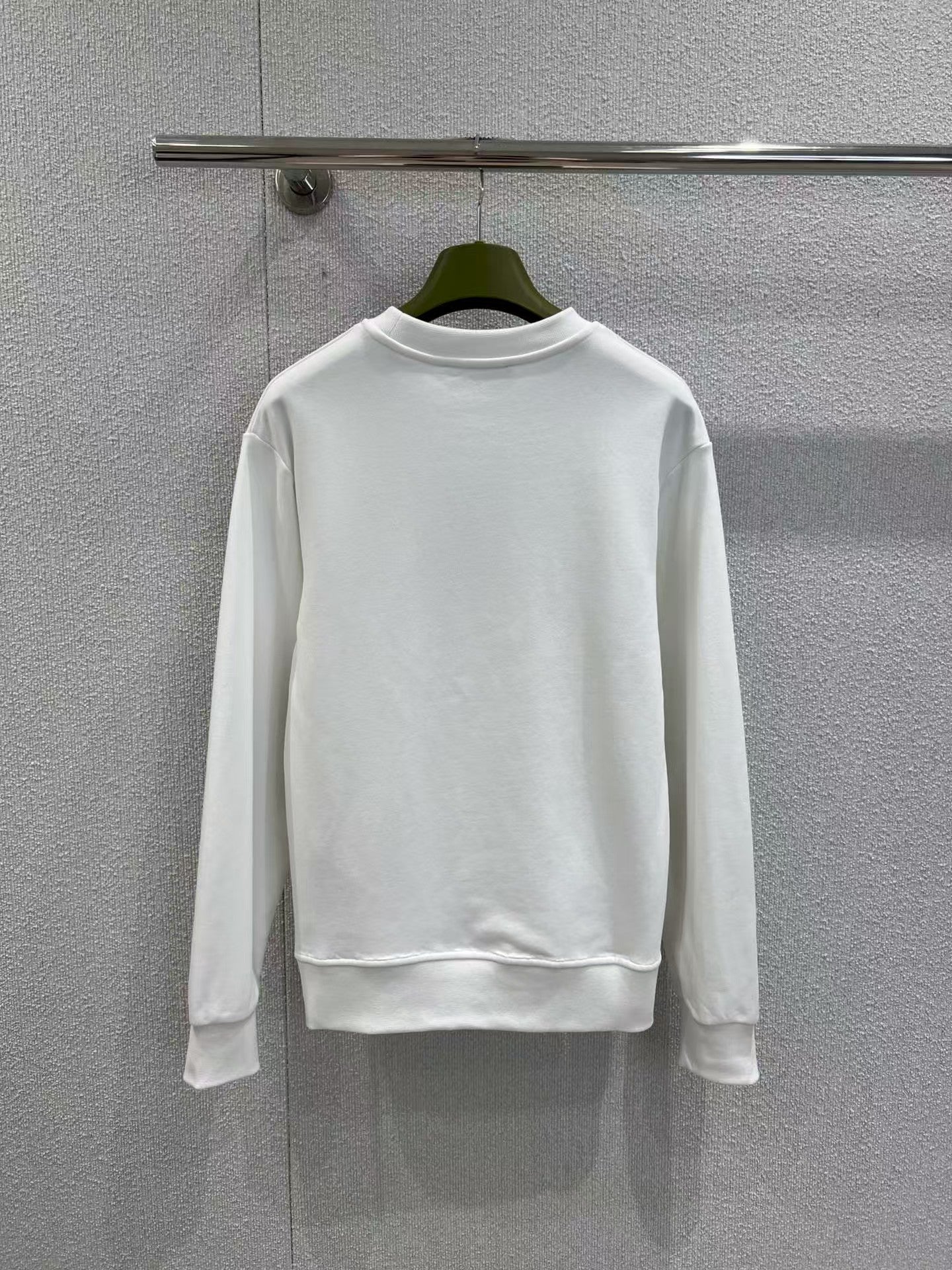 Color blocking letter print round neck