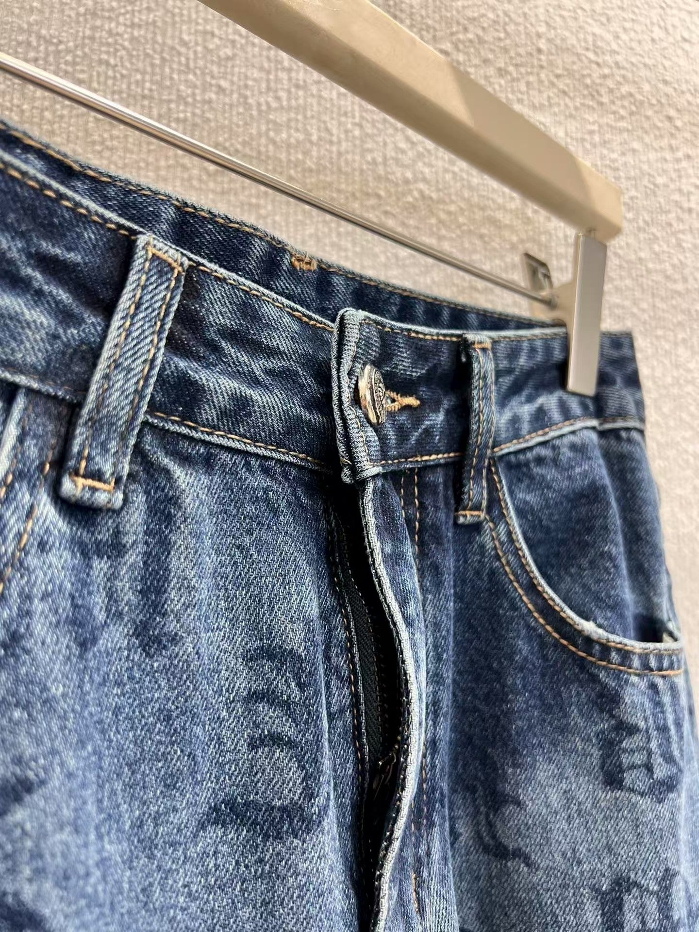 Vintage gradient letter washed denim jeans