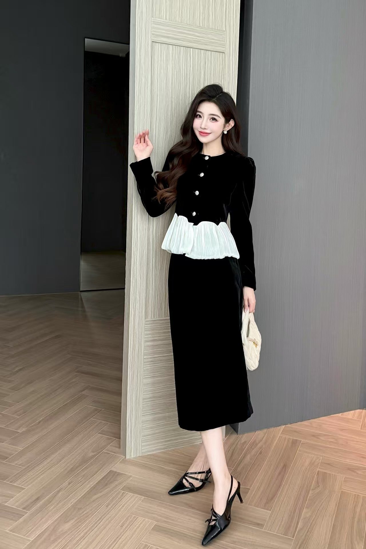 Elegant and intellectual outfit