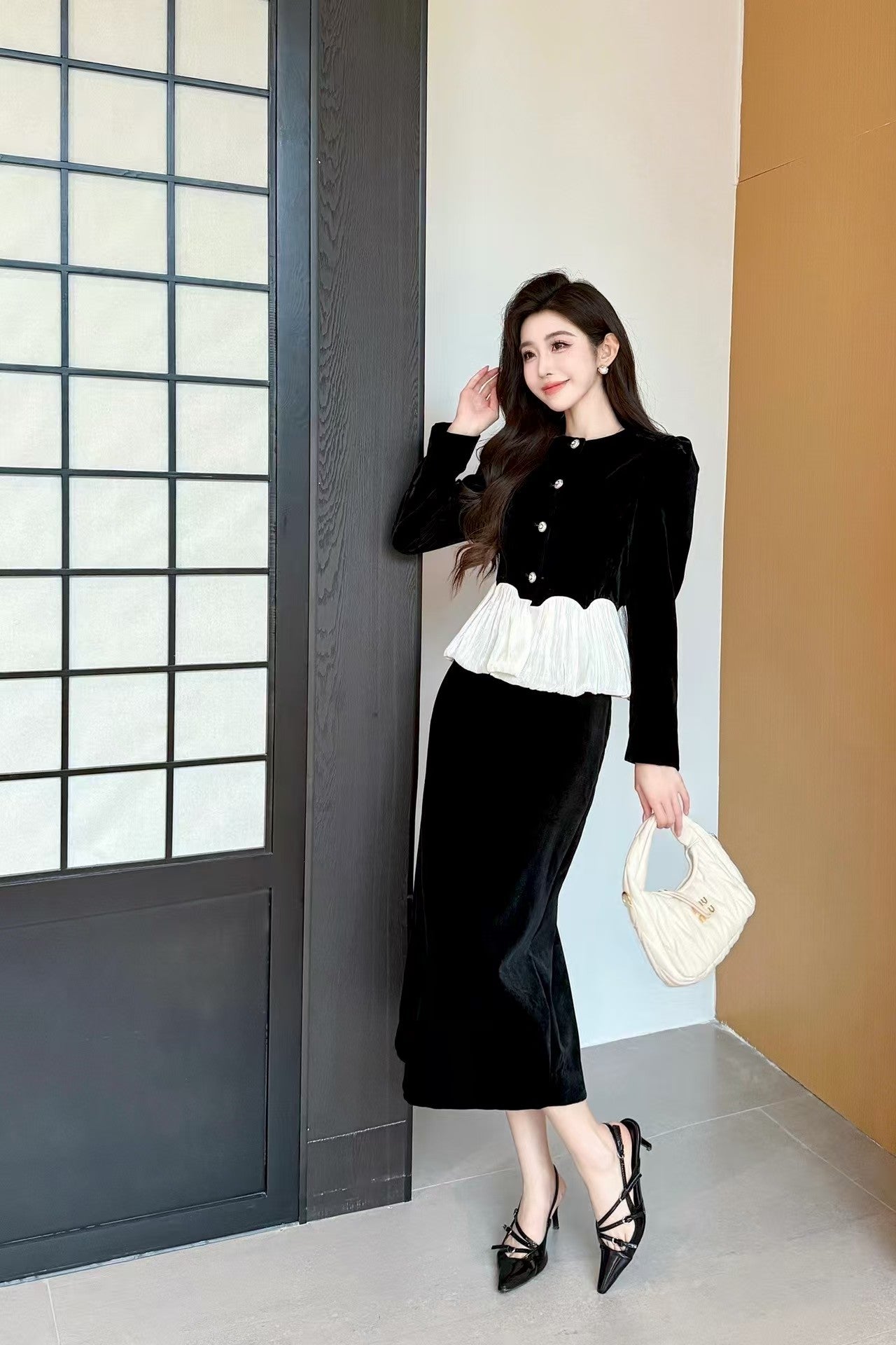 Elegant and intellectual outfit