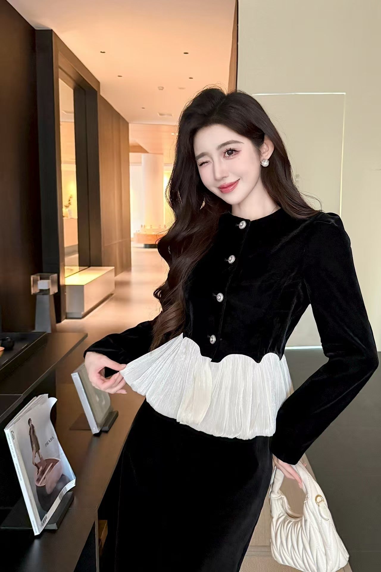 Elegant and intellectual outfit