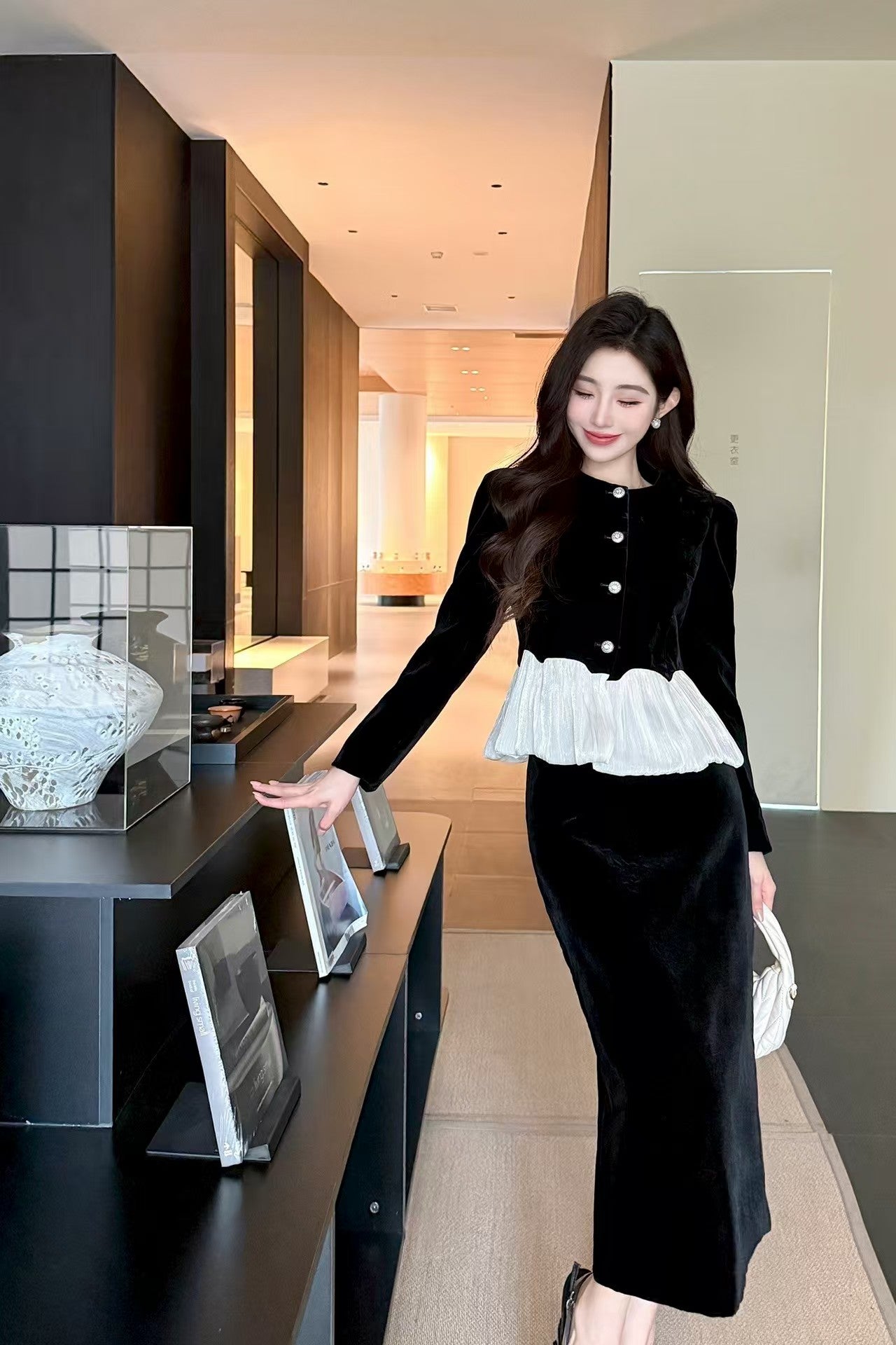 Elegant and intellectual outfit