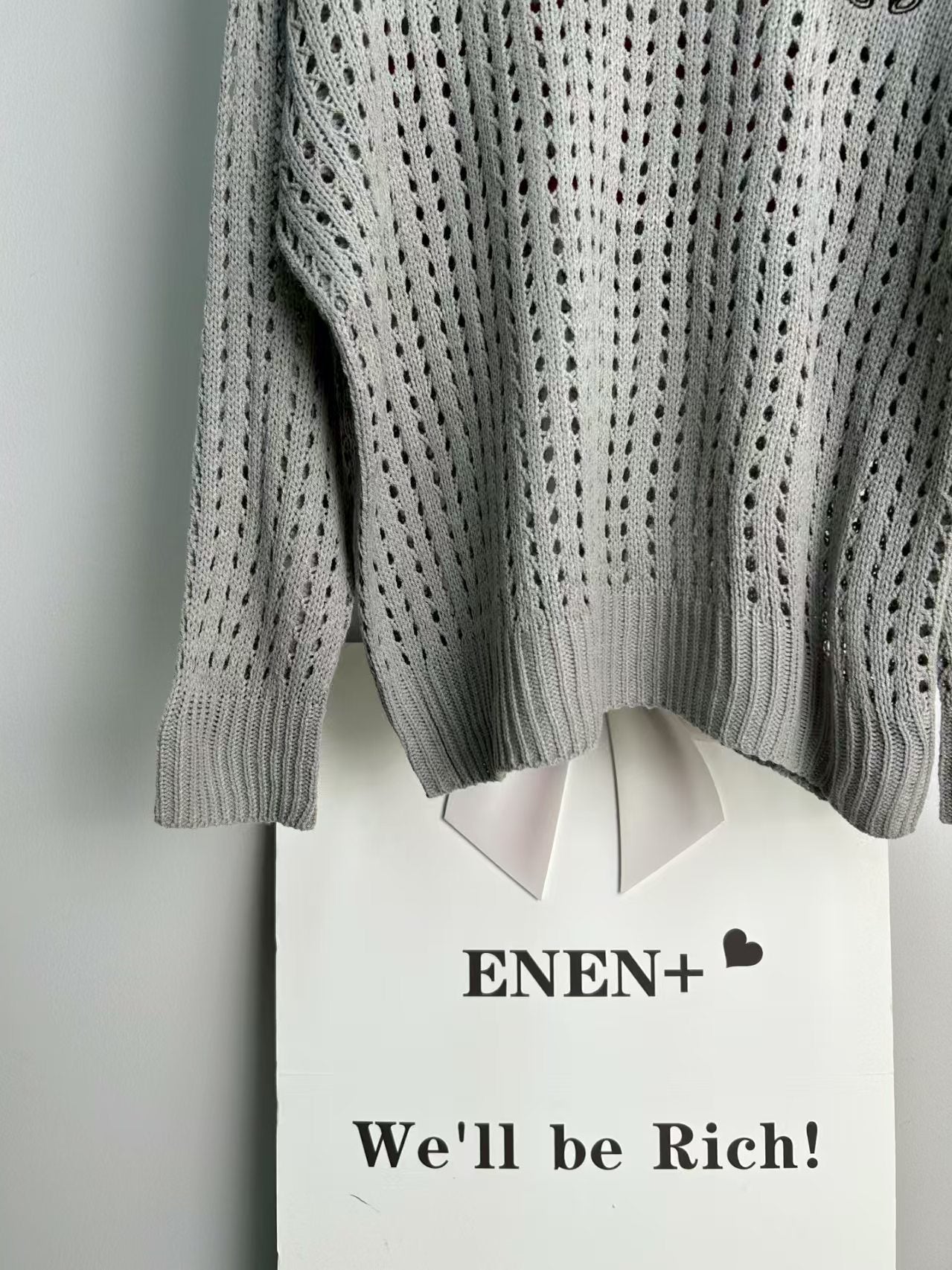 New hollowed out knitted sweater