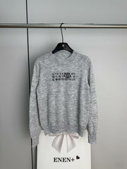 New round neck knitted sweater