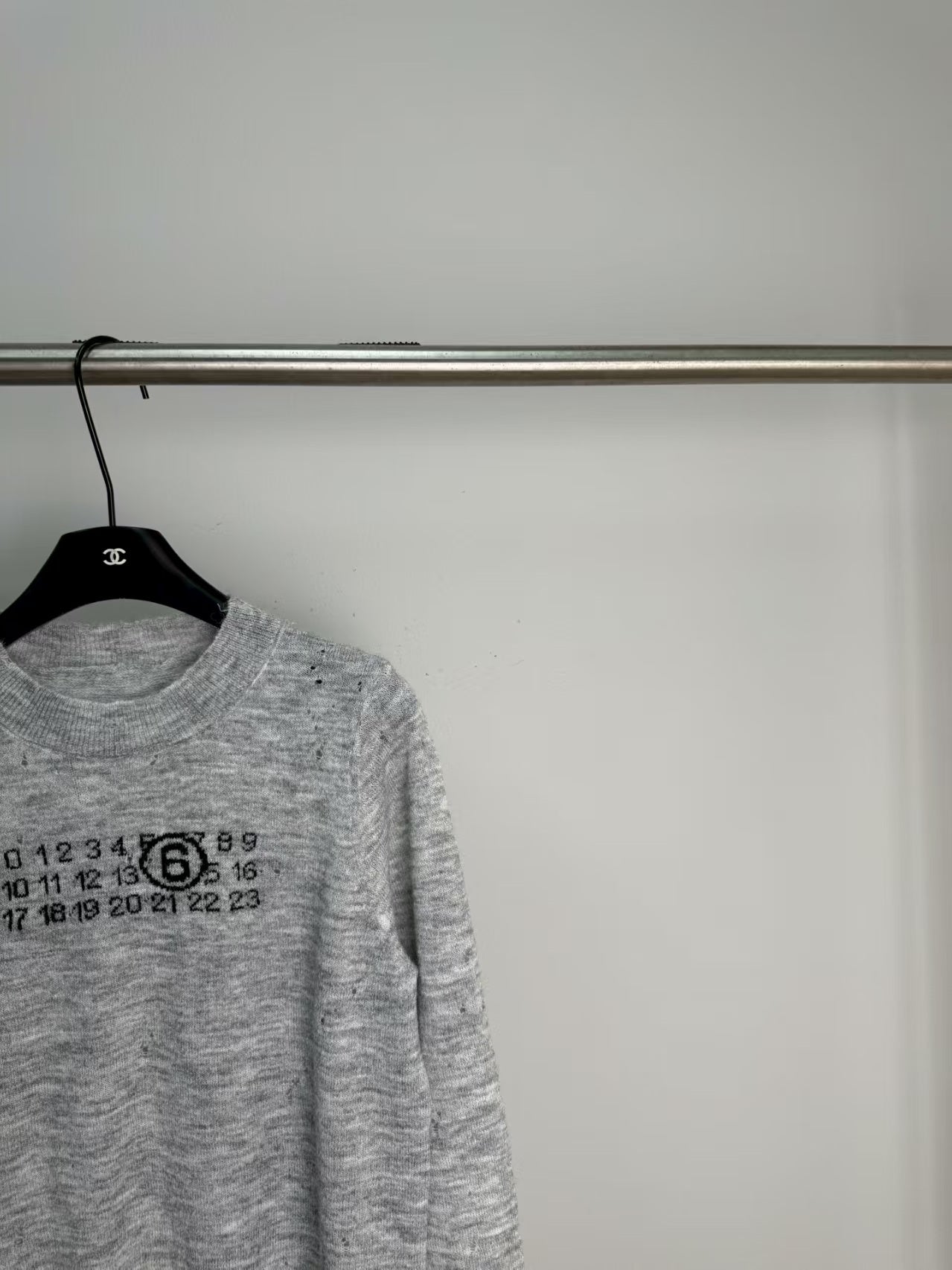 New round neck knitted sweater
