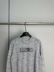 New round neck knitted sweater