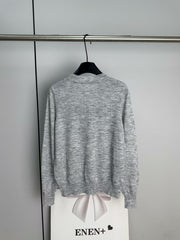 New round neck knitted sweater