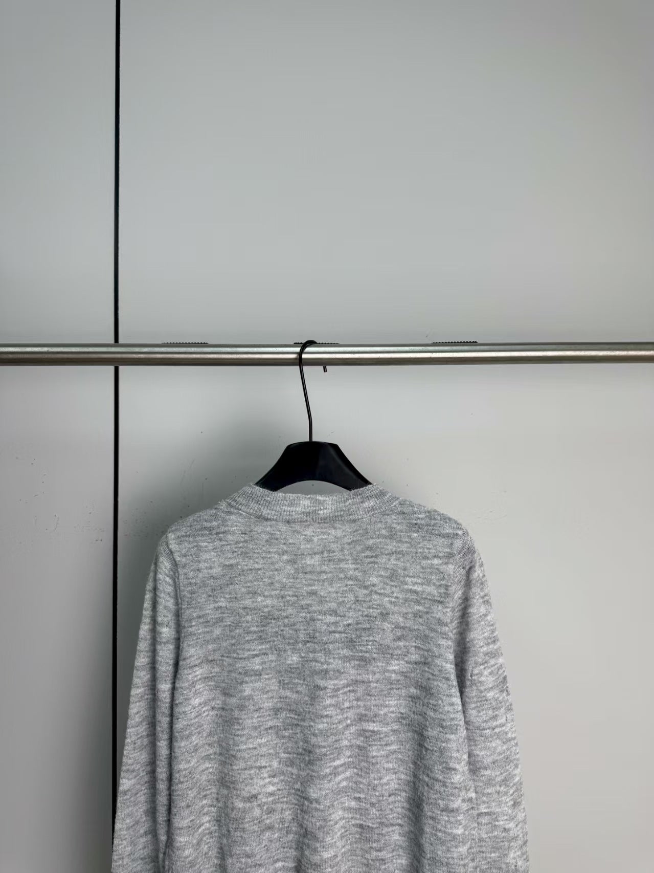 New round neck knitted sweater