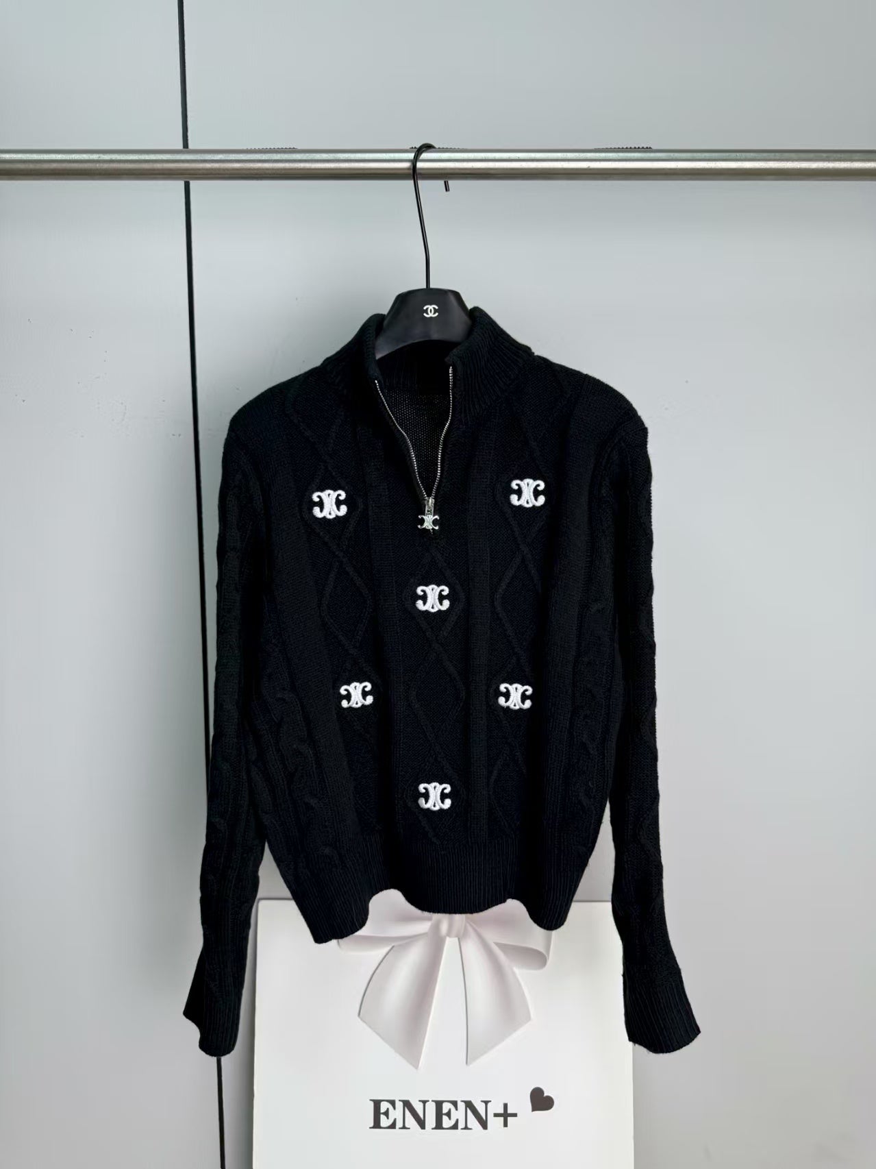 New Knitted Embroidered Top