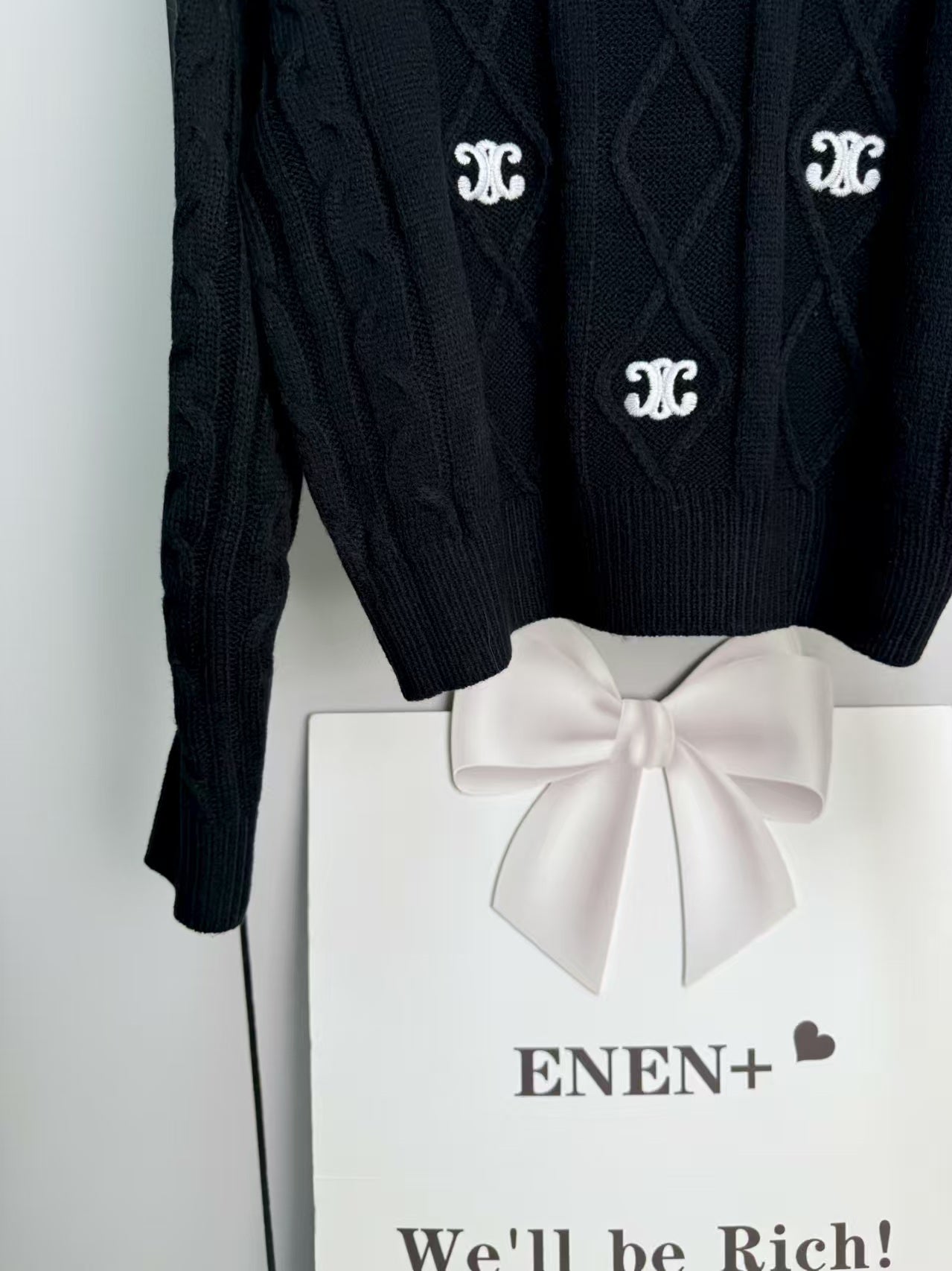 New Knitted Embroidered Top