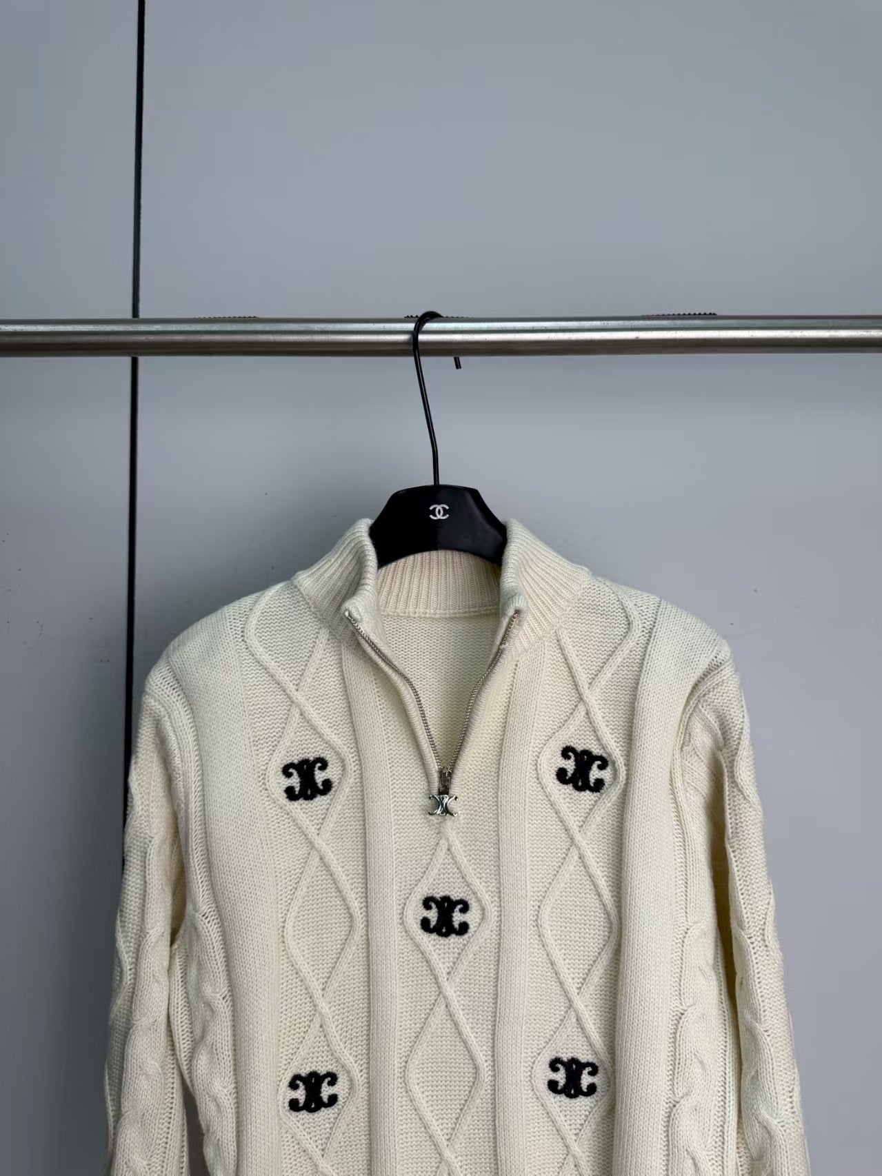 New Knitted Embroidered Top