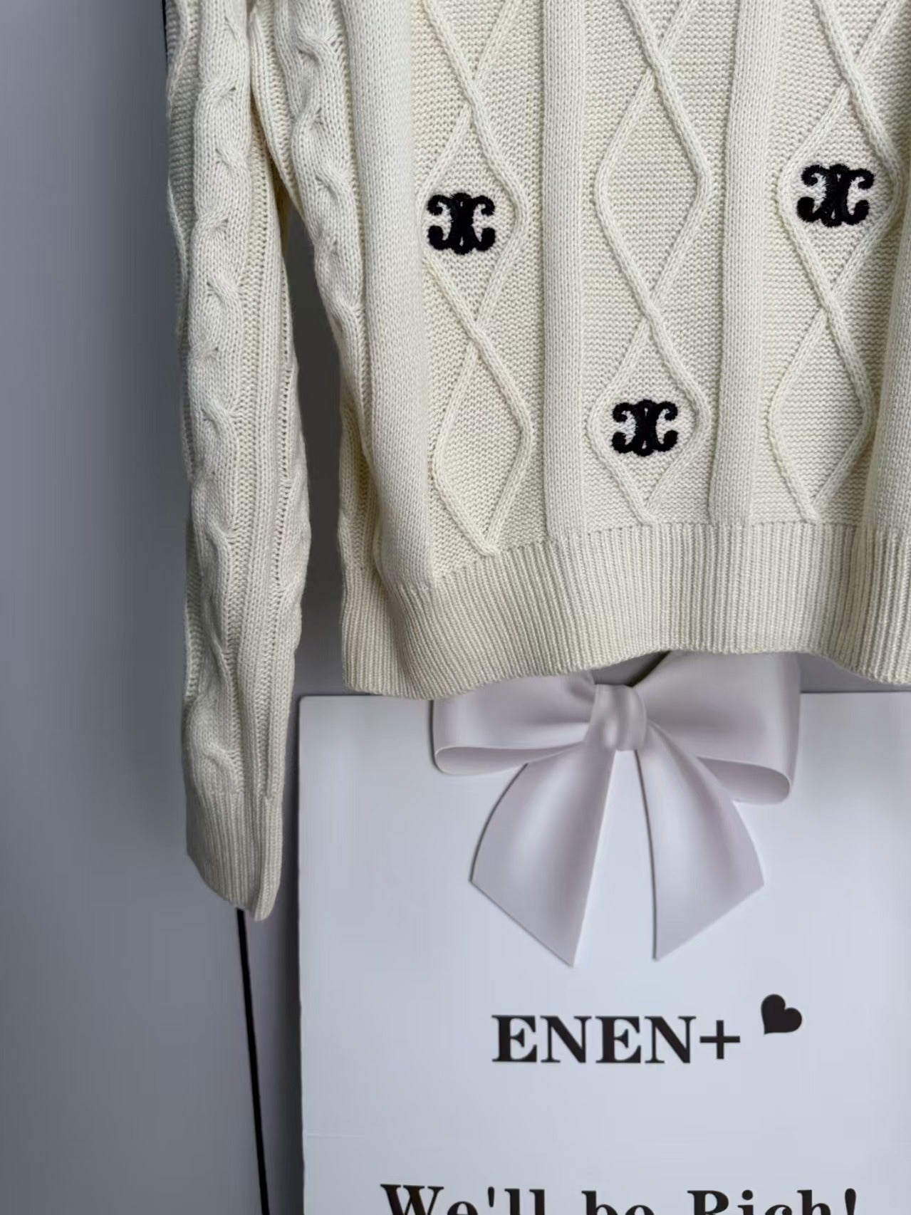 New Knitted Embroidered Top