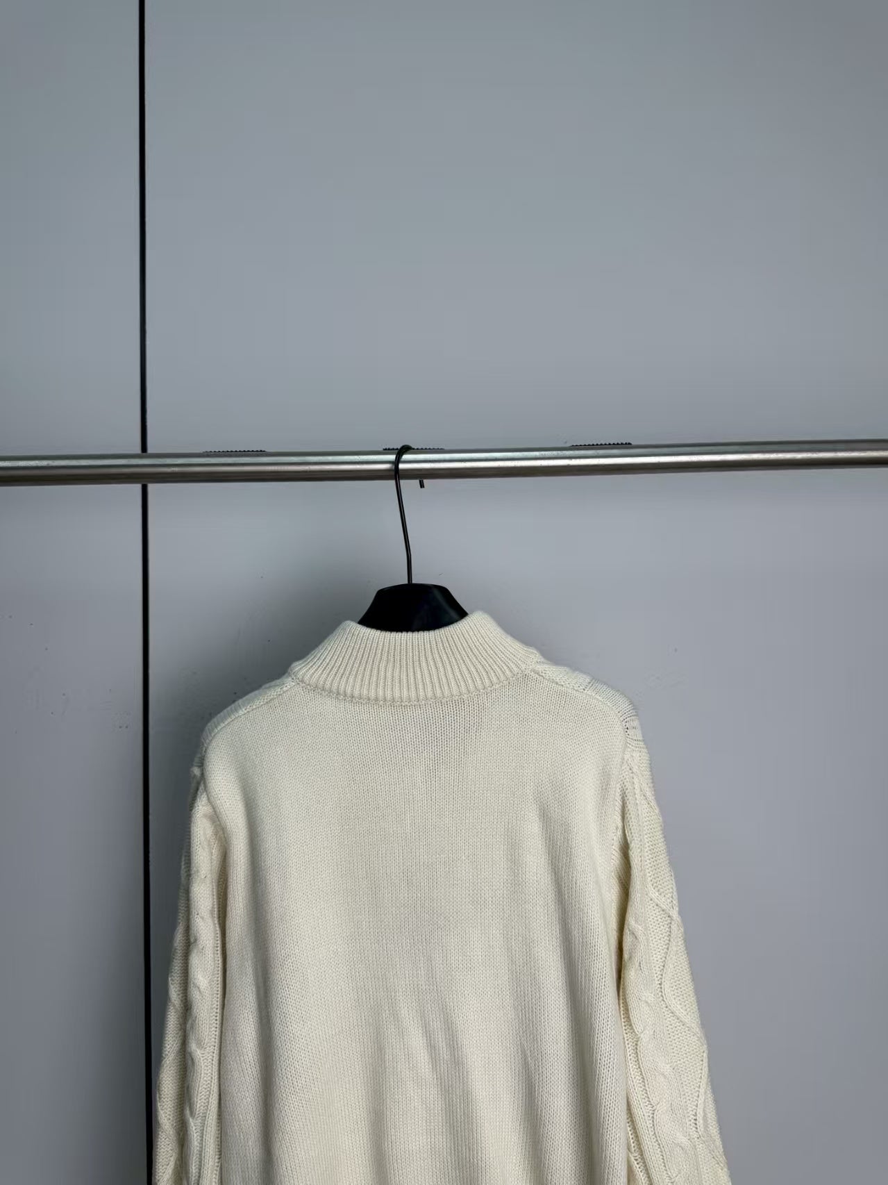 New Knitted Embroidered Top