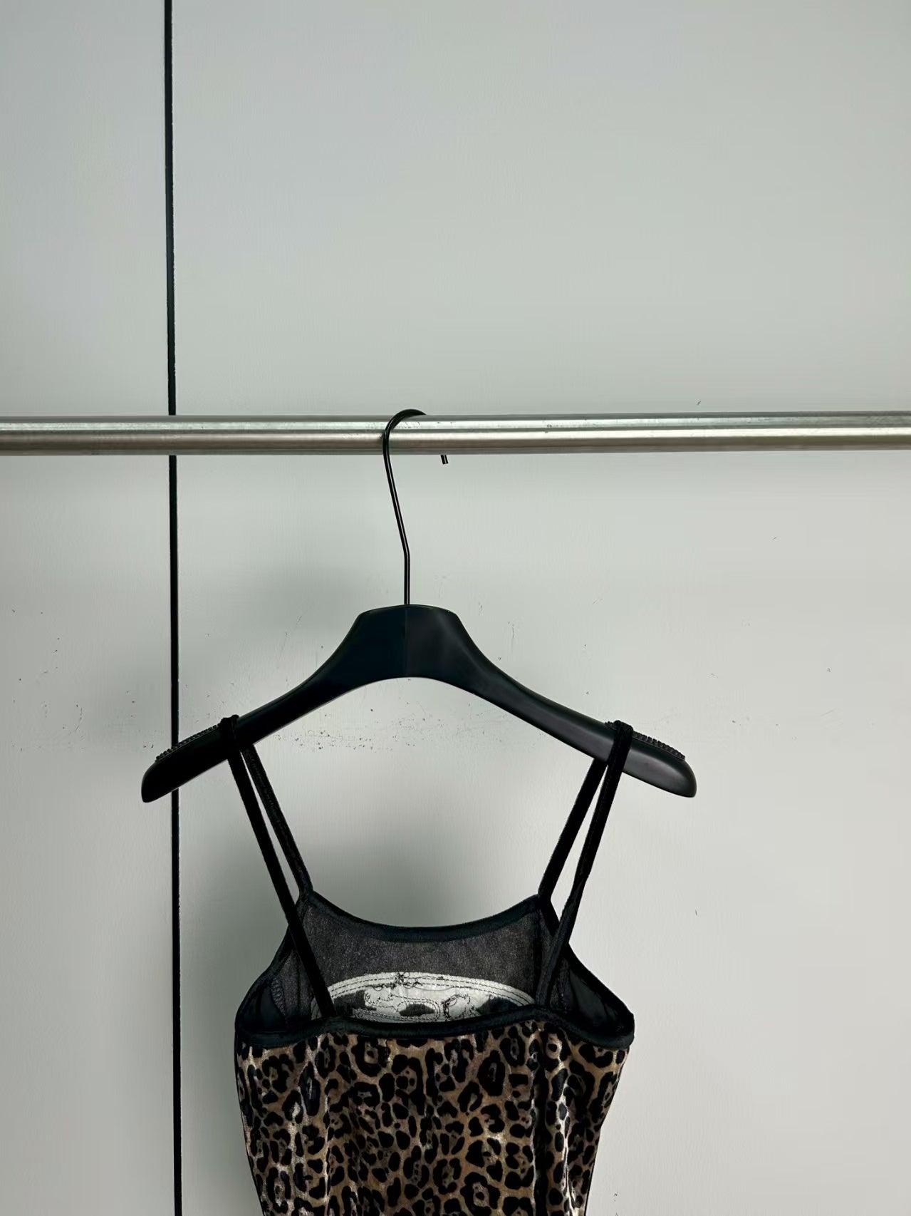 Splicing leopard print suspender straps
