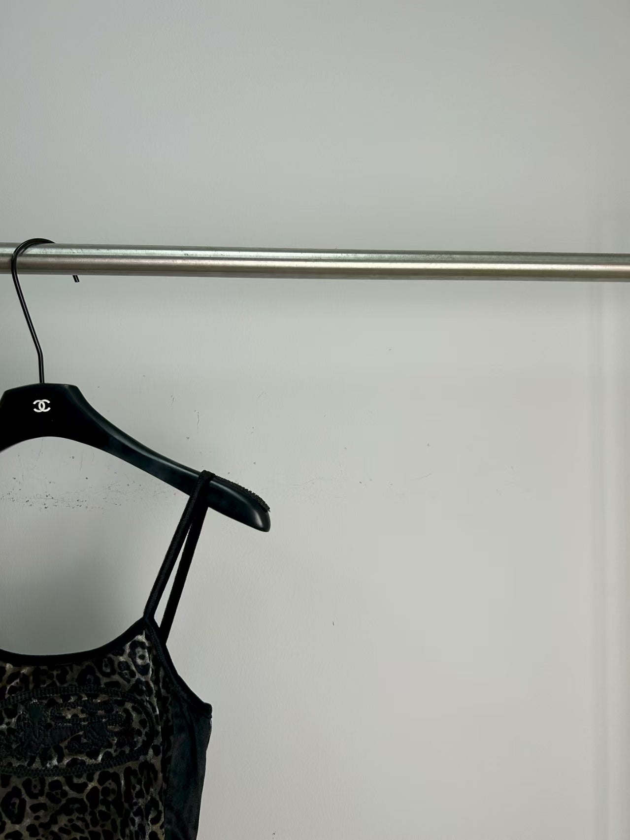 Splicing leopard print suspender straps