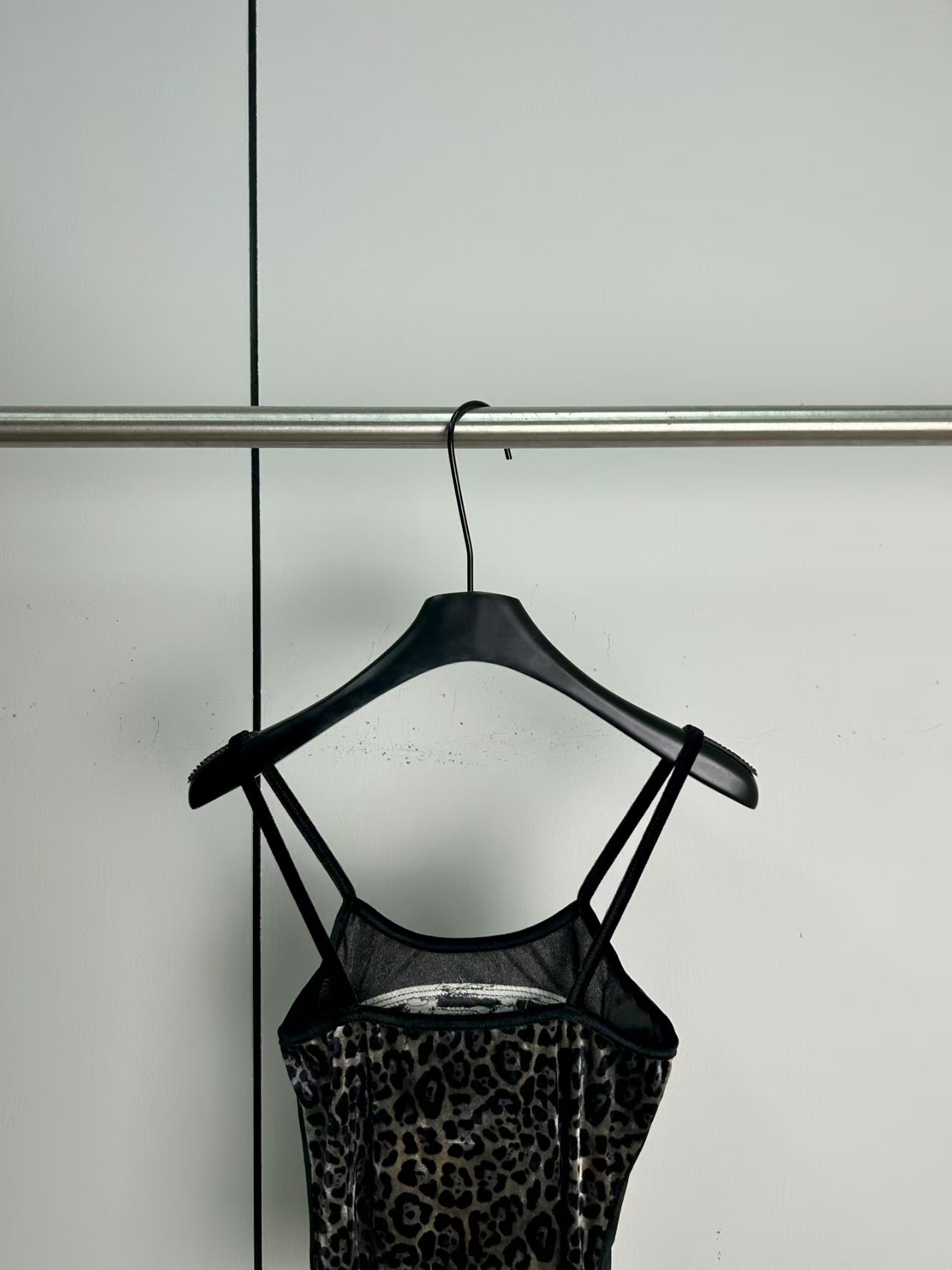 Splicing leopard print suspender straps