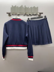 New short jacket paired with pleated half body