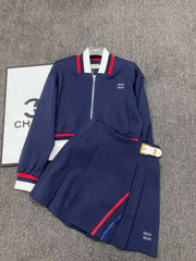 New short jacket paired with pleated half body