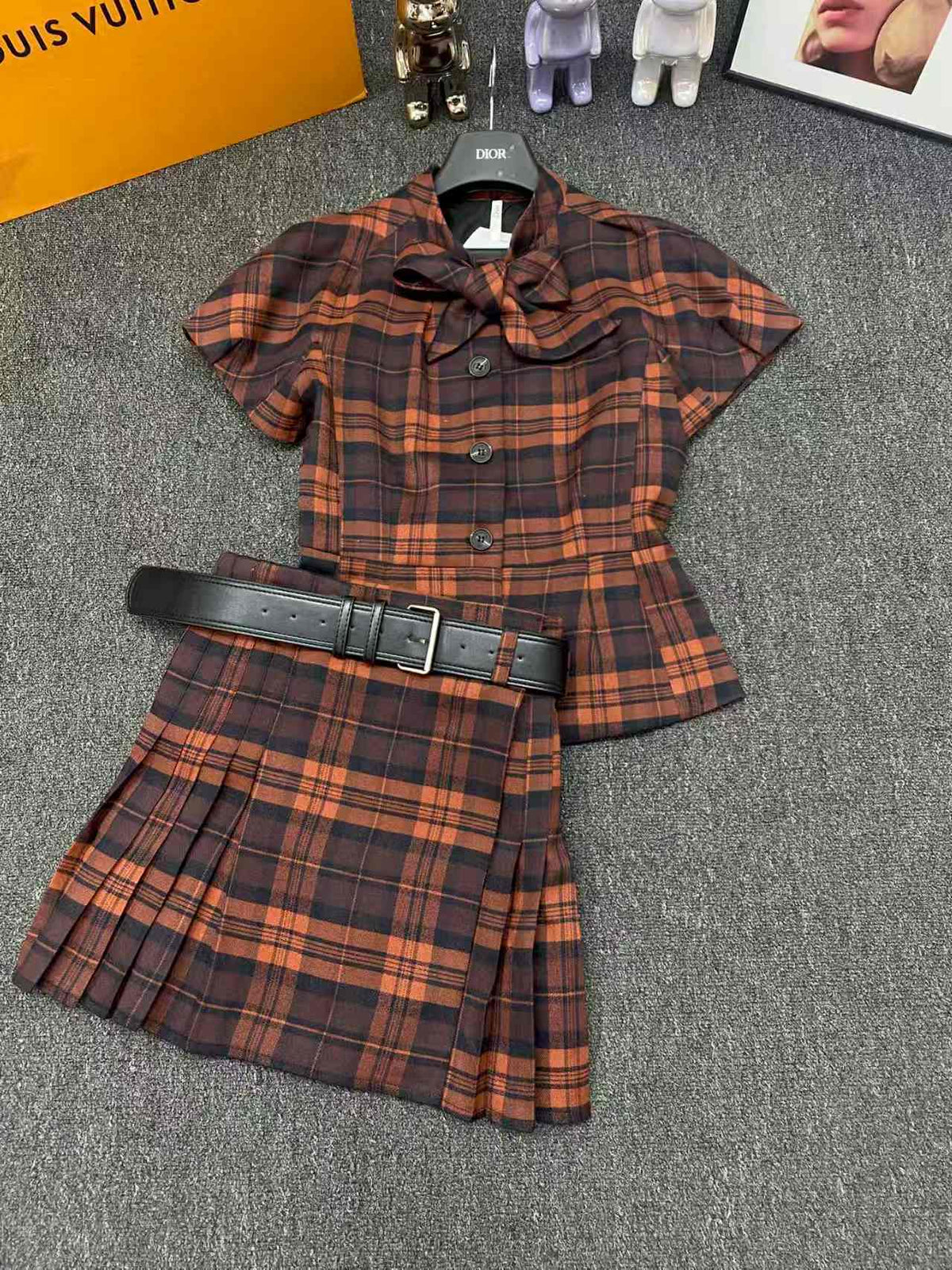 Tie lantern short sleeved waist cinching suit+waist belt pleated skirt