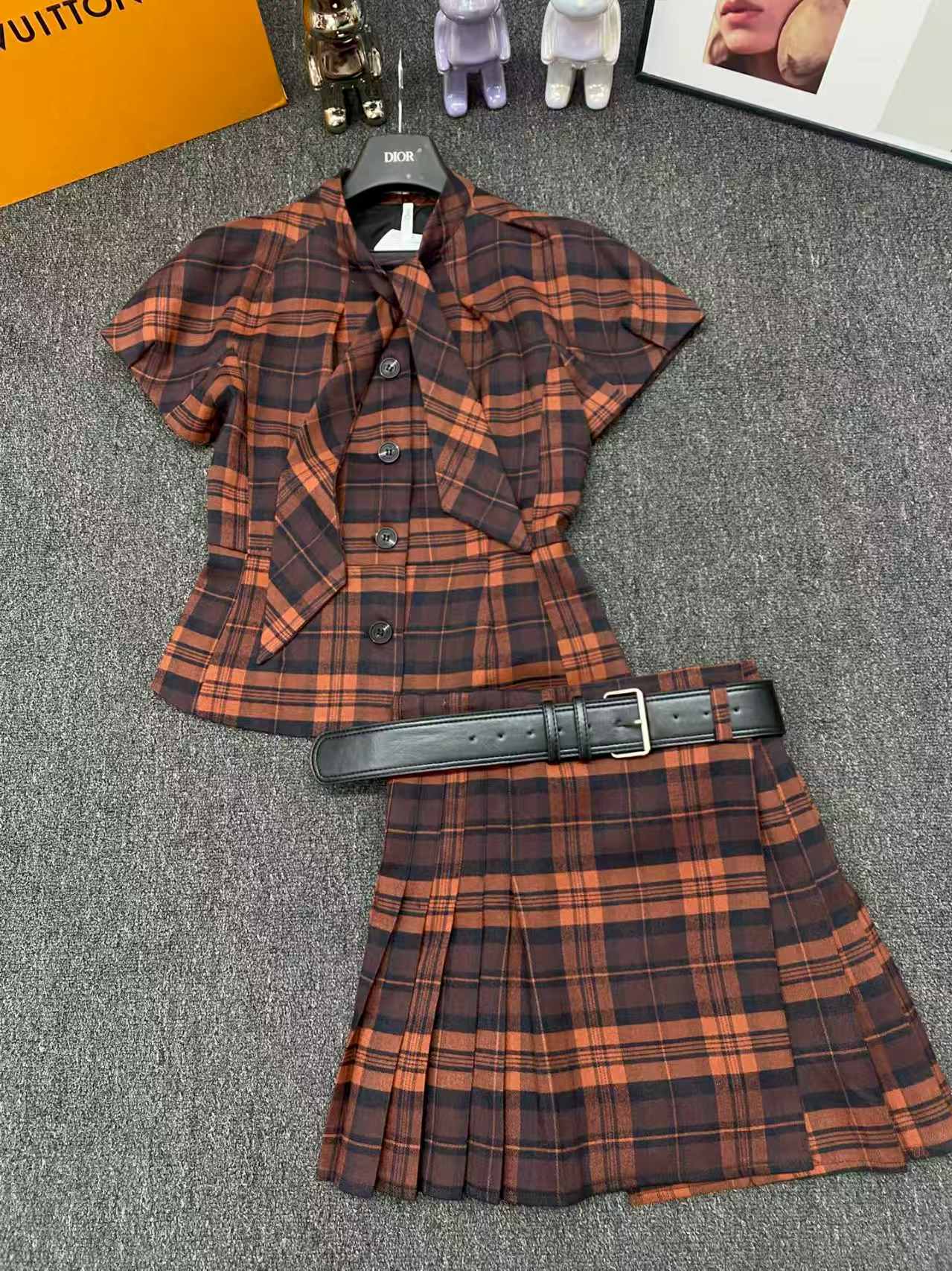 Tie lantern short sleeved waist cinching suit+waist belt pleated skirt